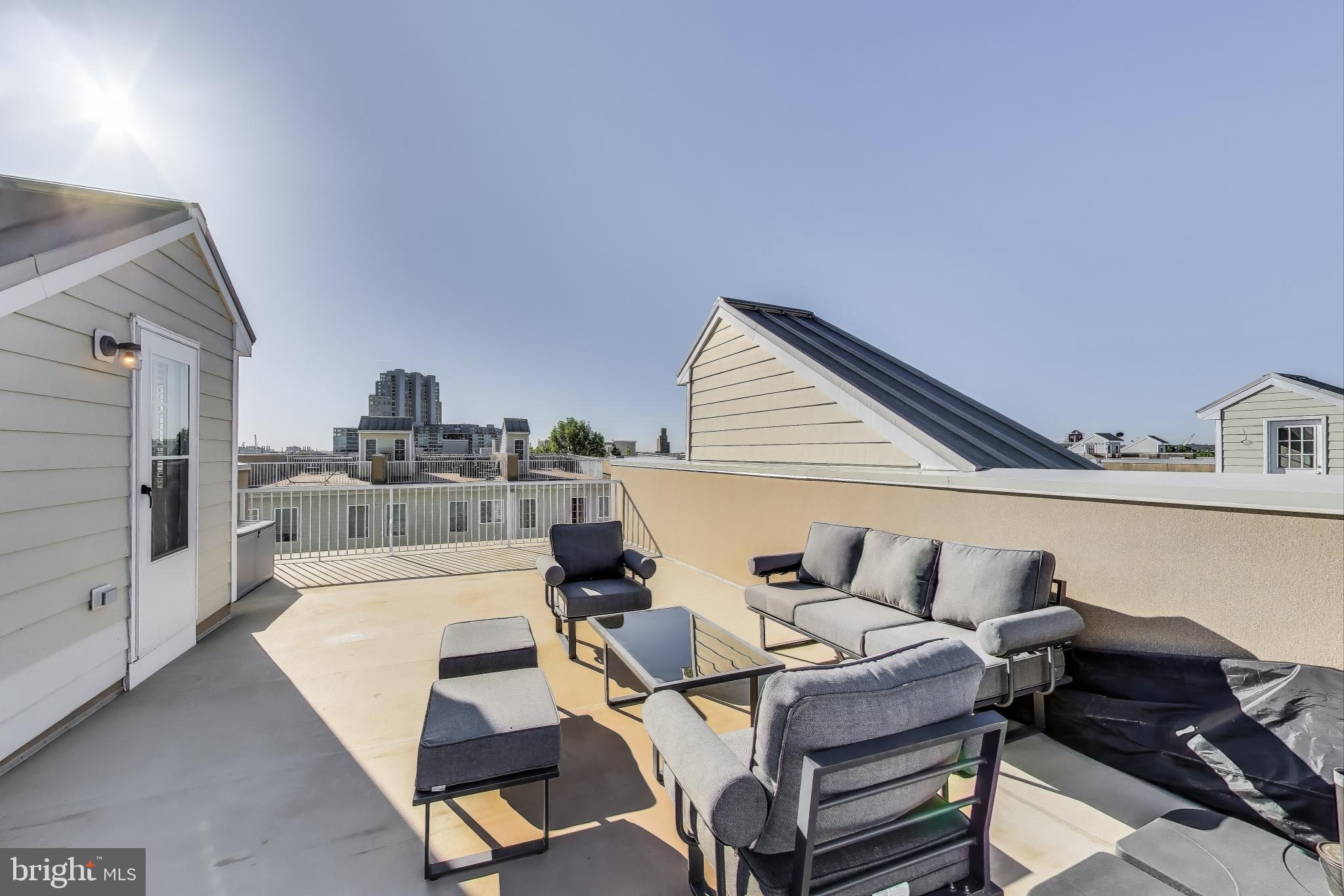 LOCUST POINT - Residential