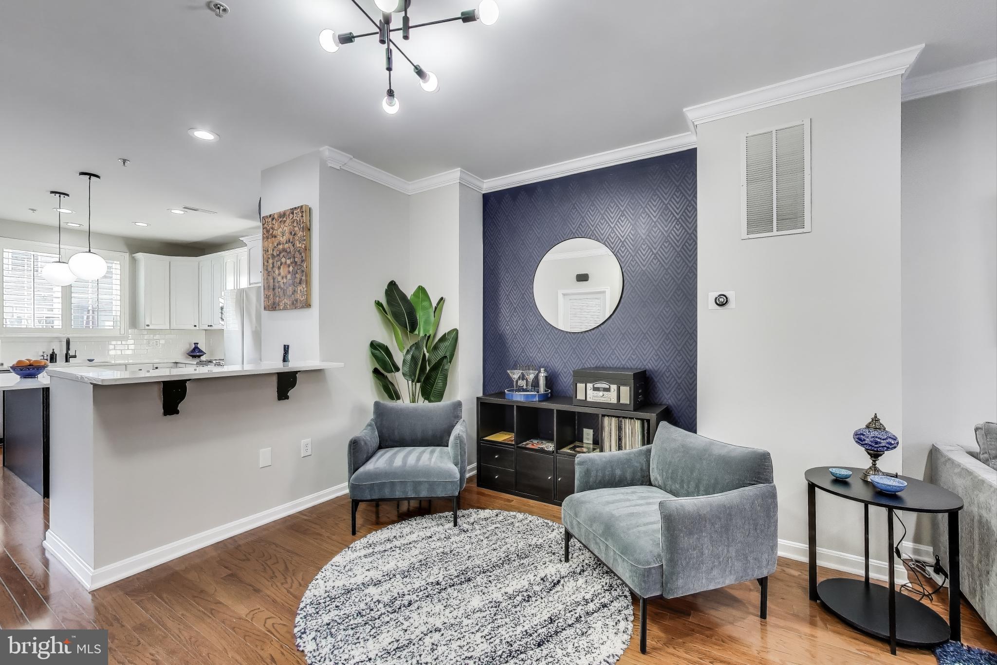 LOCUST POINT - Residential