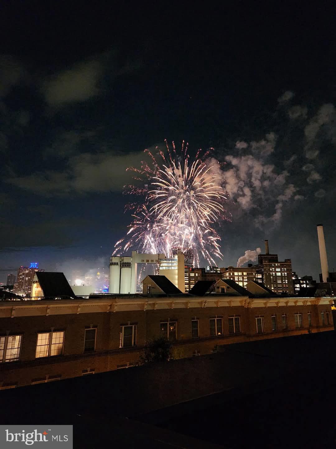 LOCUST POINT - Residential