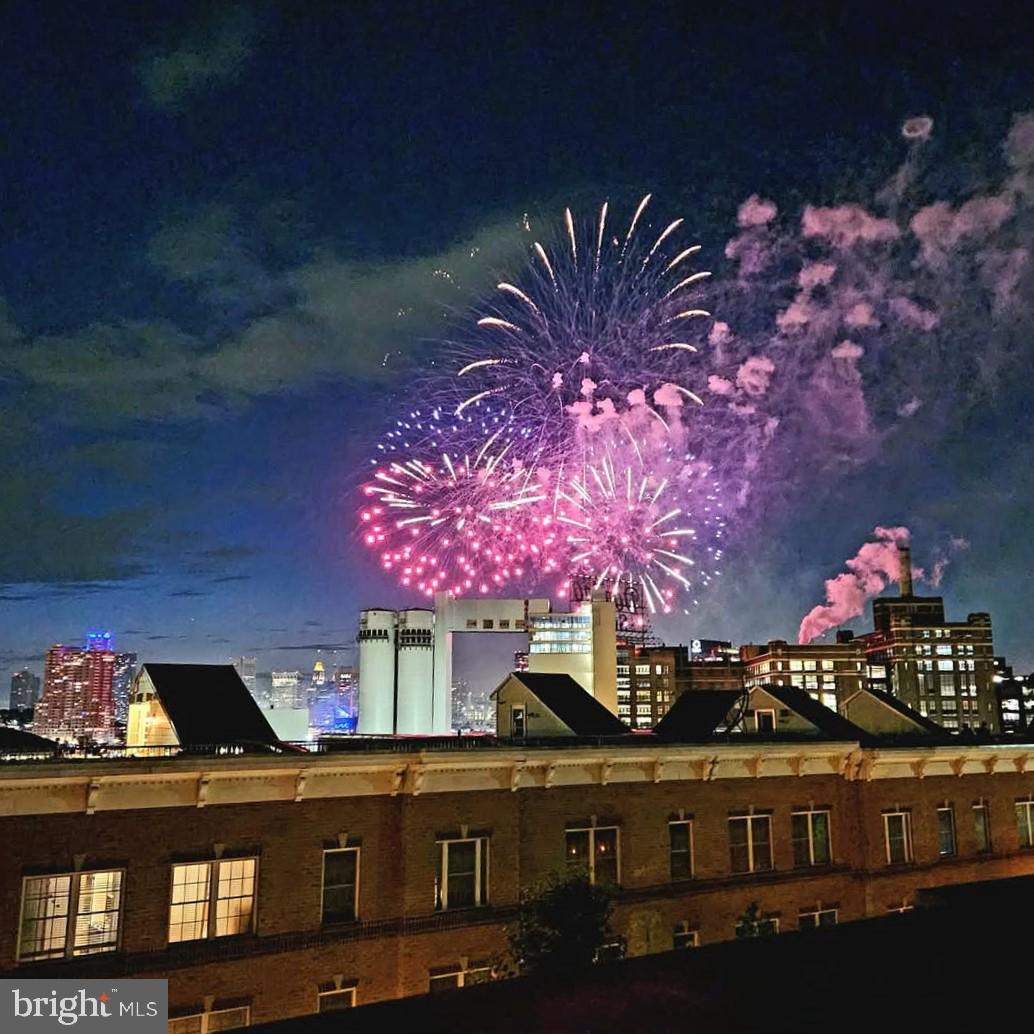 LOCUST POINT - Residential
