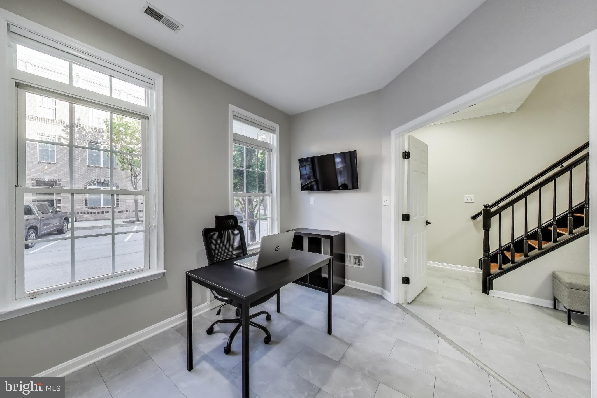 LOCUST POINT - Residential