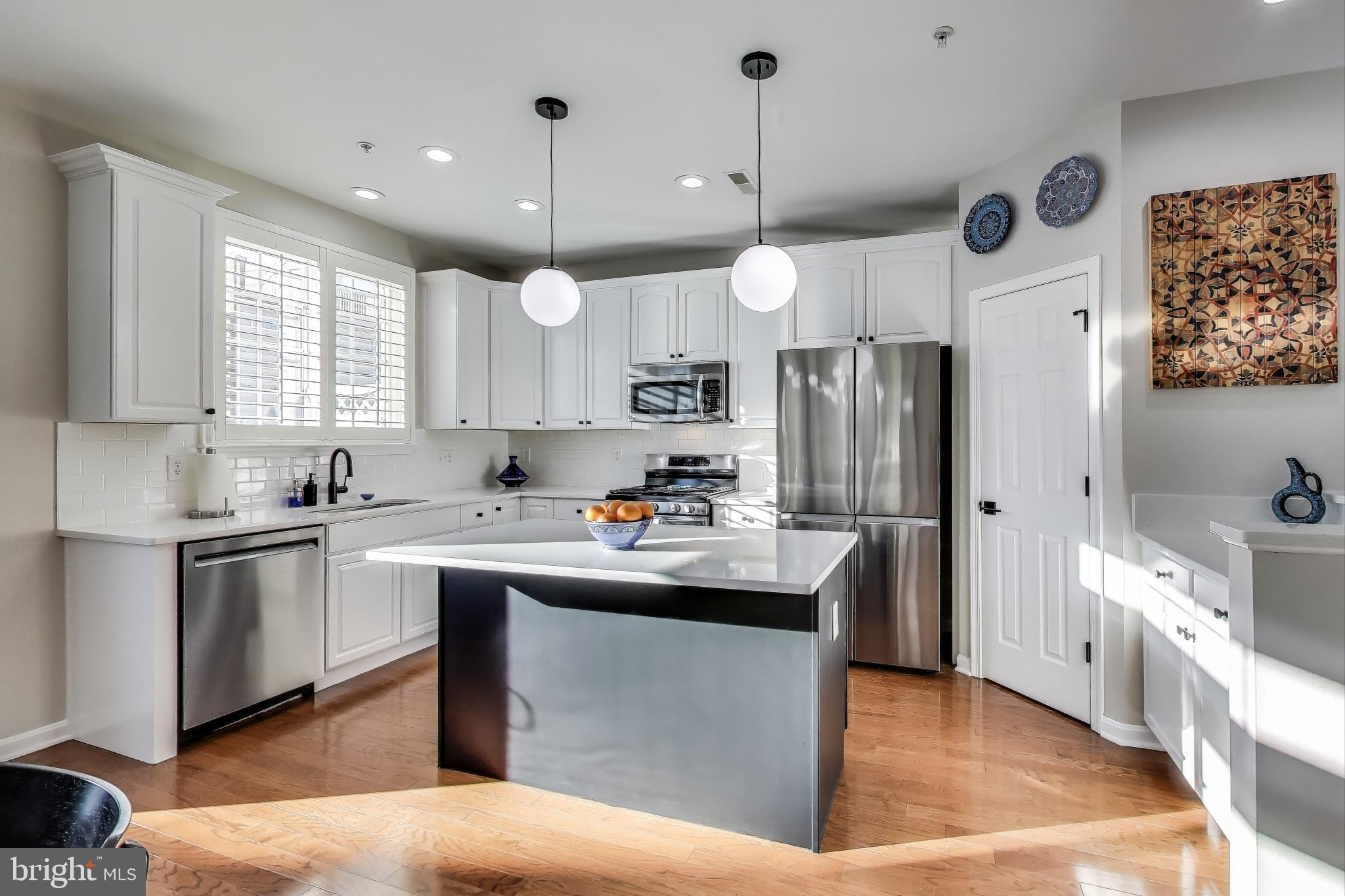 LOCUST POINT - Residential