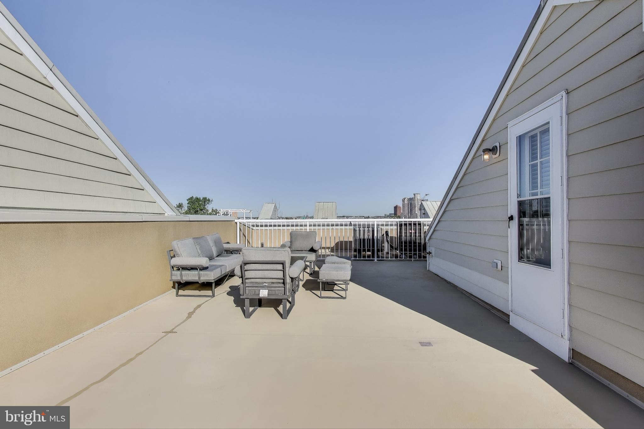 LOCUST POINT - Residential