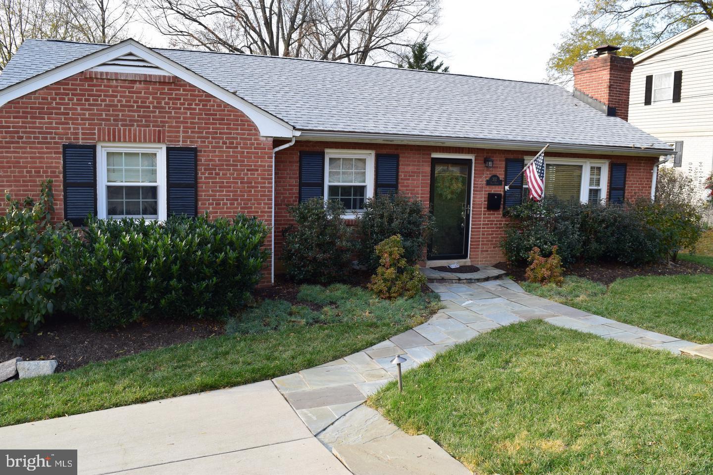 COLLEGE PARK - Residential Lease