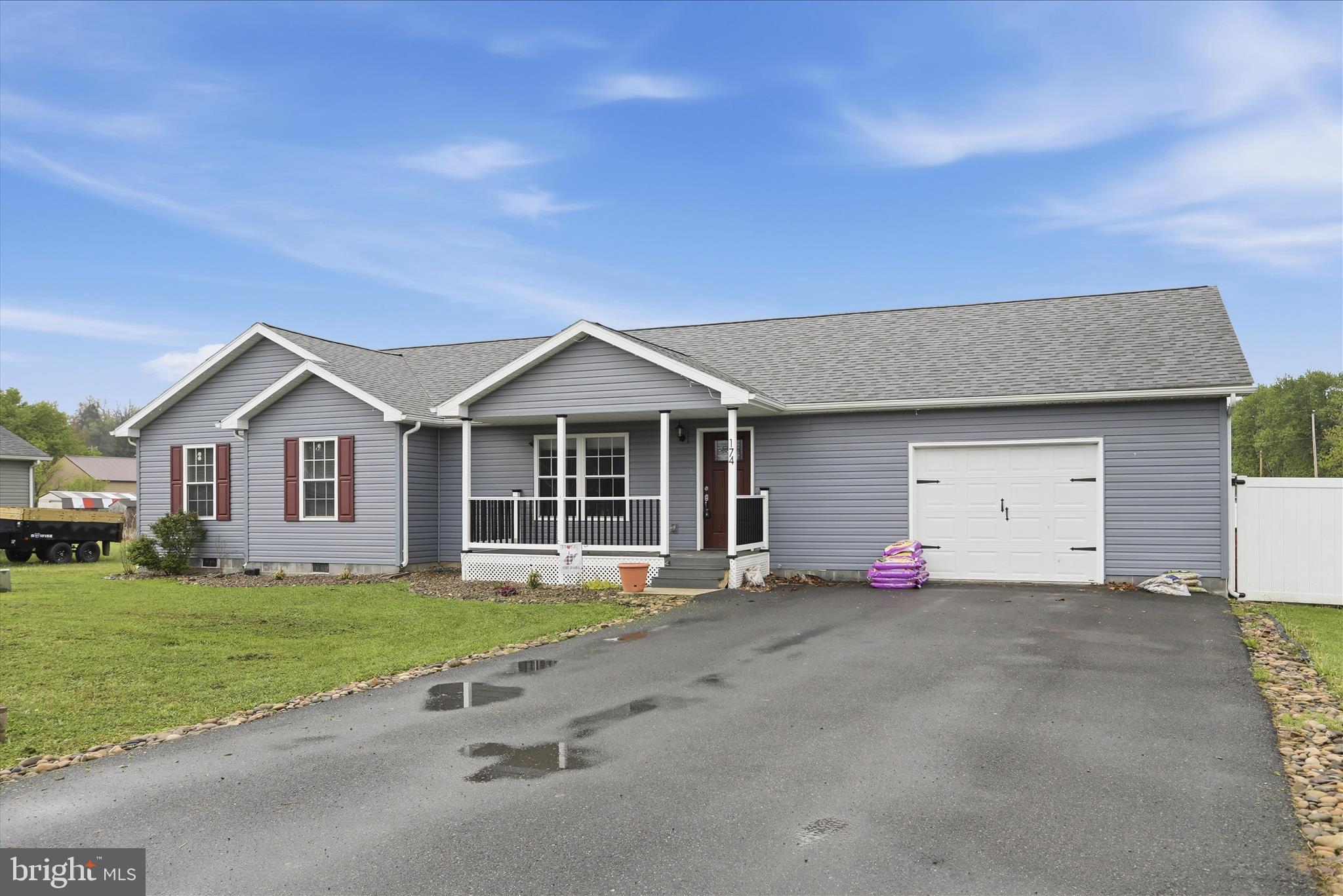 CREEKSIDE MANOR - Residential