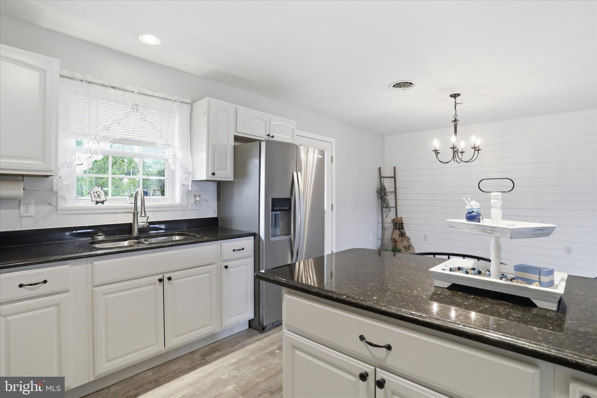 CREEKSIDE MANOR - Residential