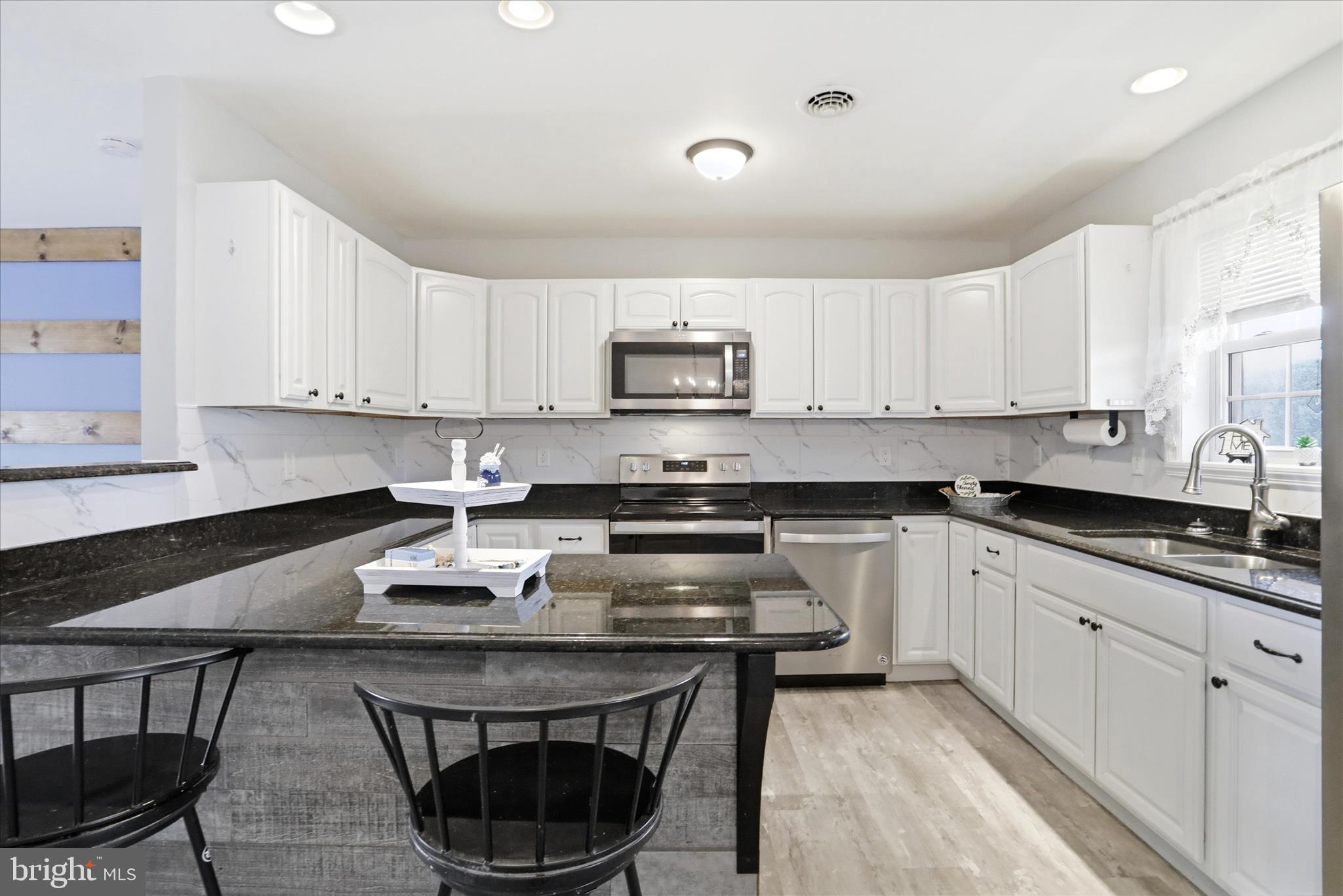 CREEKSIDE MANOR - Residential