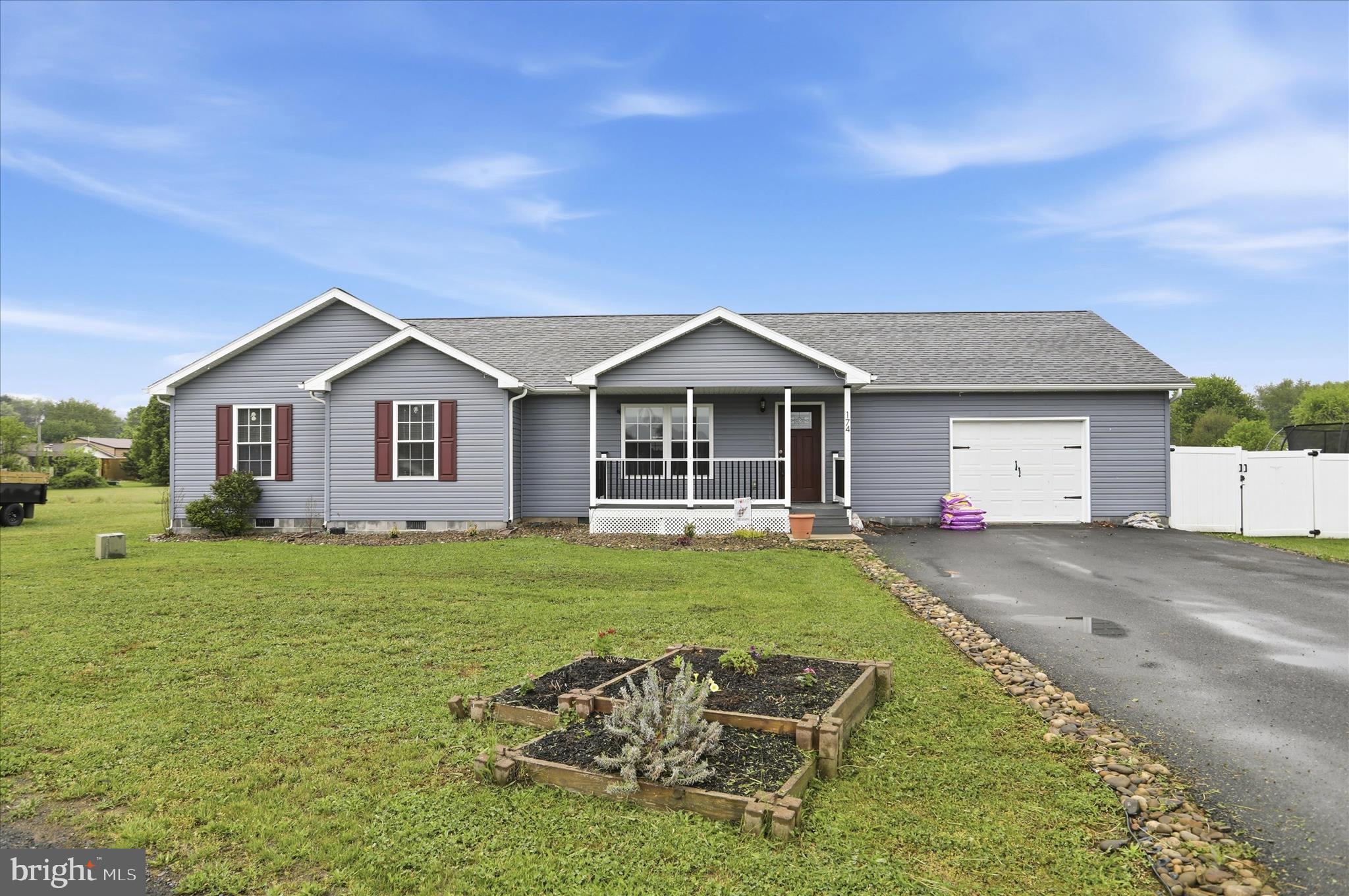 CREEKSIDE MANOR - Residential