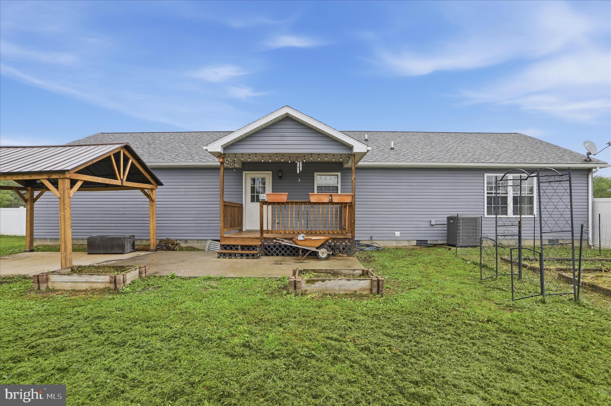 CREEKSIDE MANOR - Residential