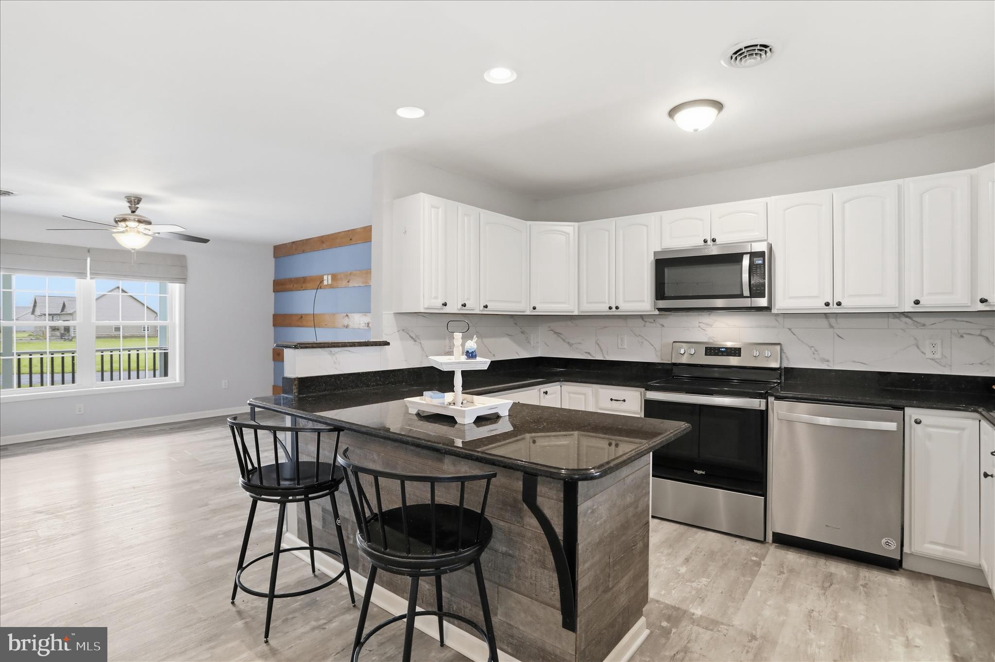 CREEKSIDE MANOR - Residential