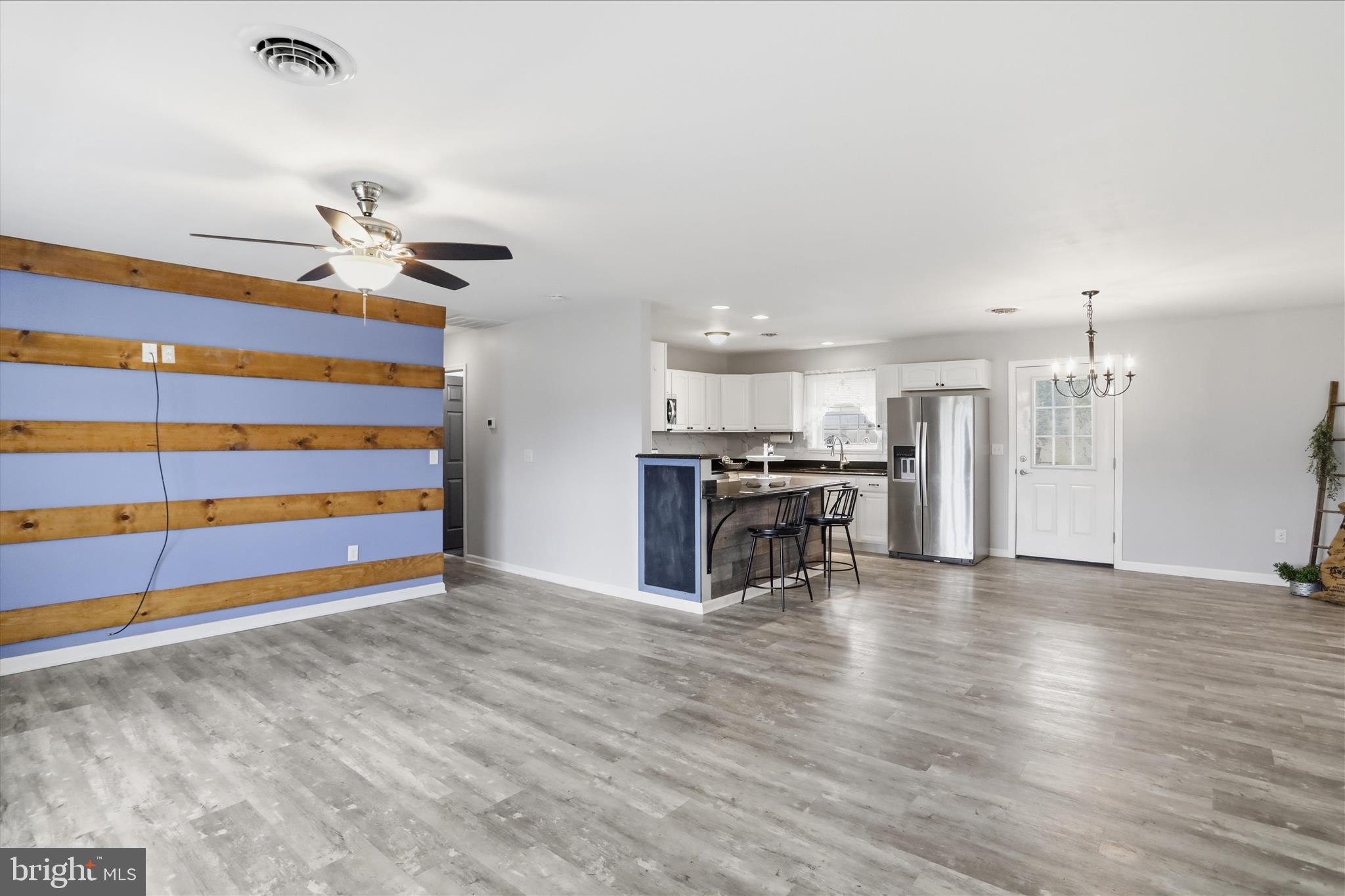 CREEKSIDE MANOR - Residential