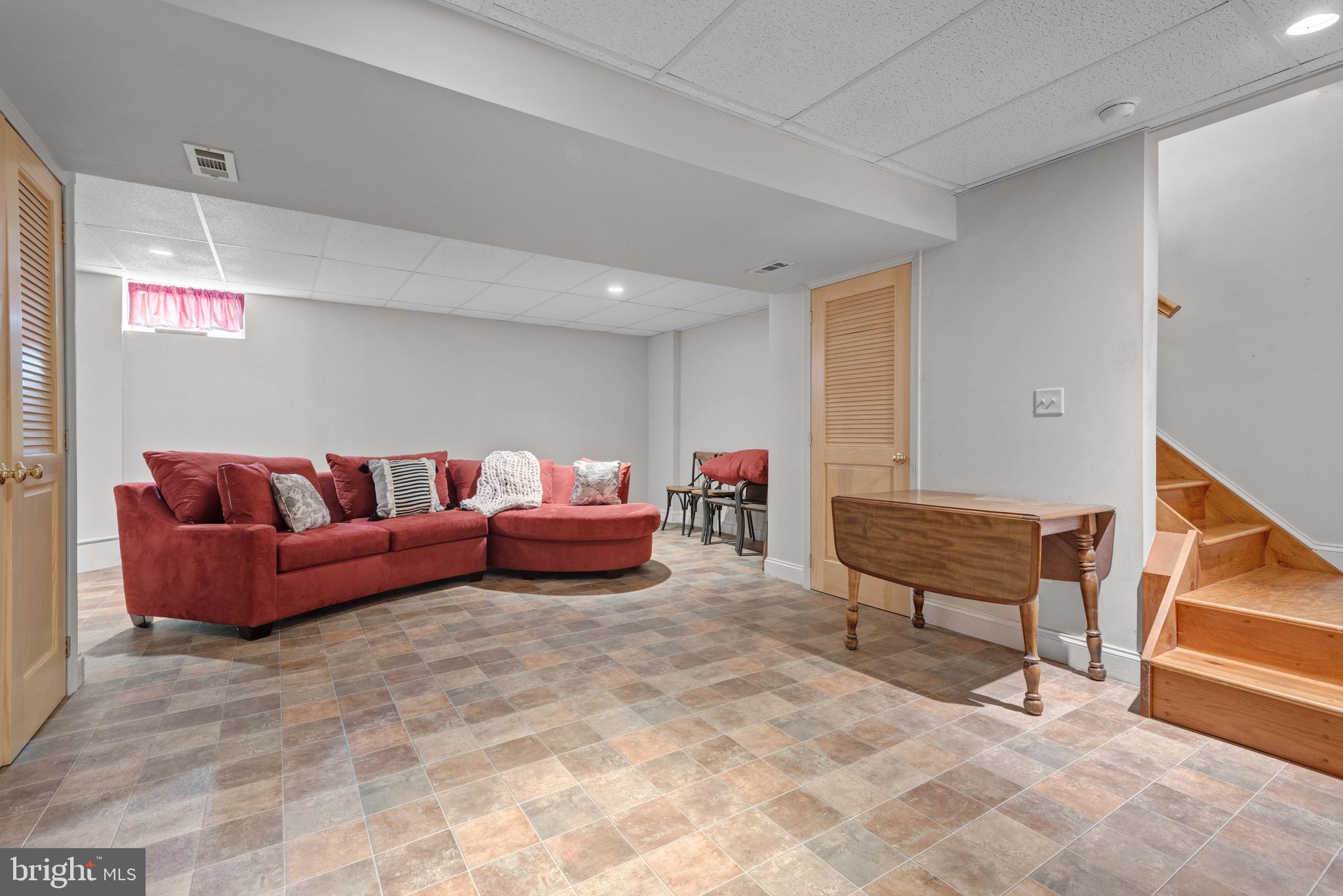 HAMPTON CHASE - Residential