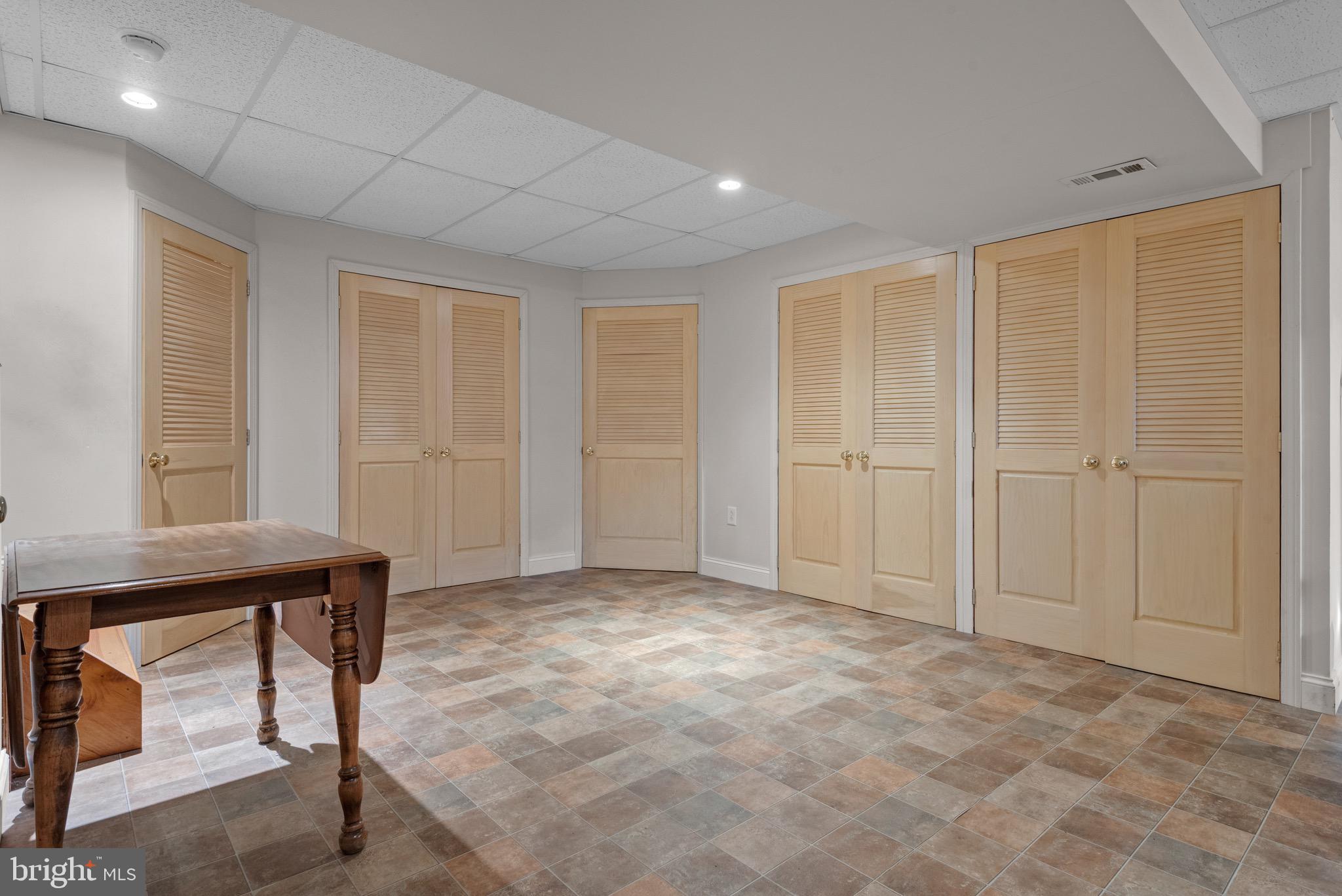 HAMPTON CHASE - Residential