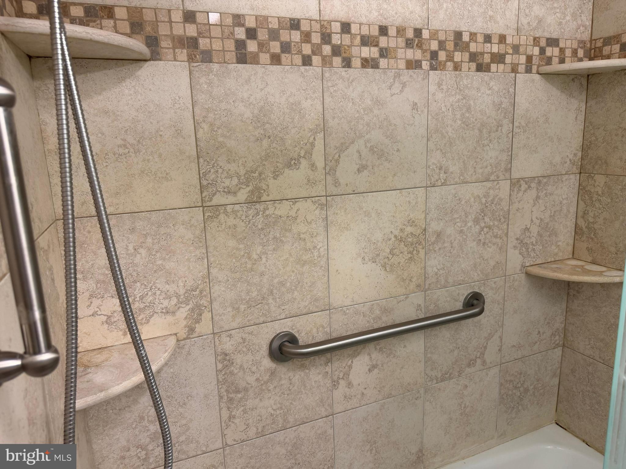 CONTEMPORARY VLG - Residential