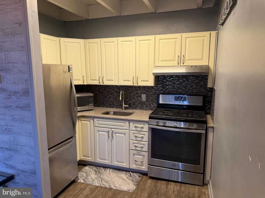 Photo of 100 E Glenolden Avenue #R-12, GLENOLDEN, PA 19036 (MLS # PADE2106192)