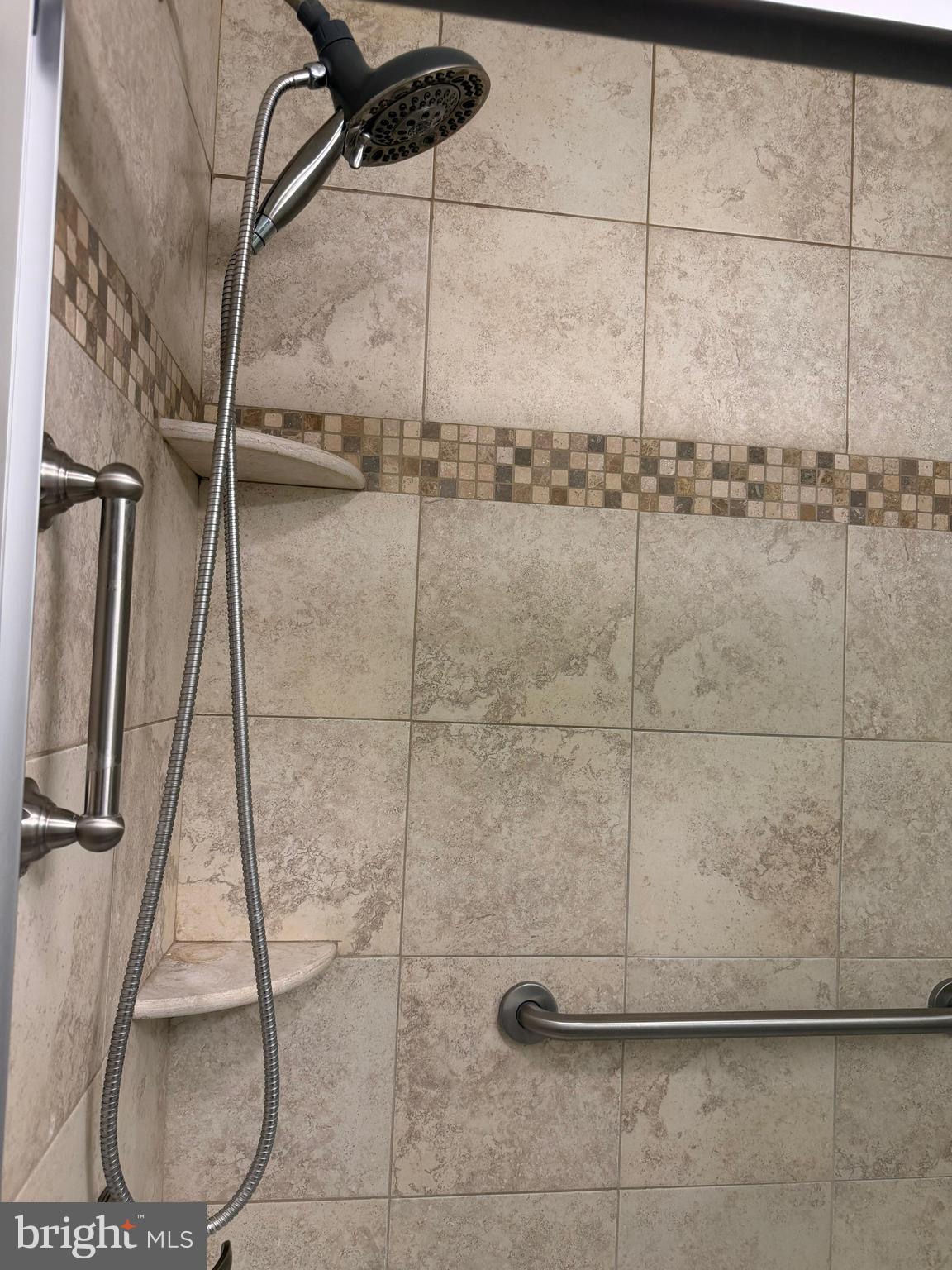 CONTEMPORARY VLG - Residential