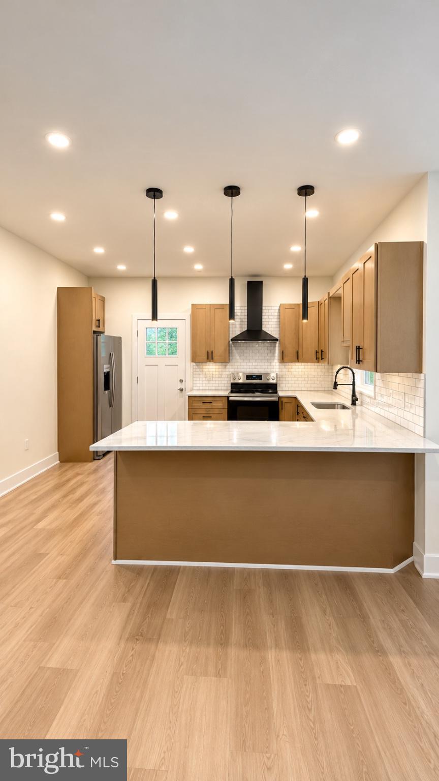 604 E LOCUST AVENUE