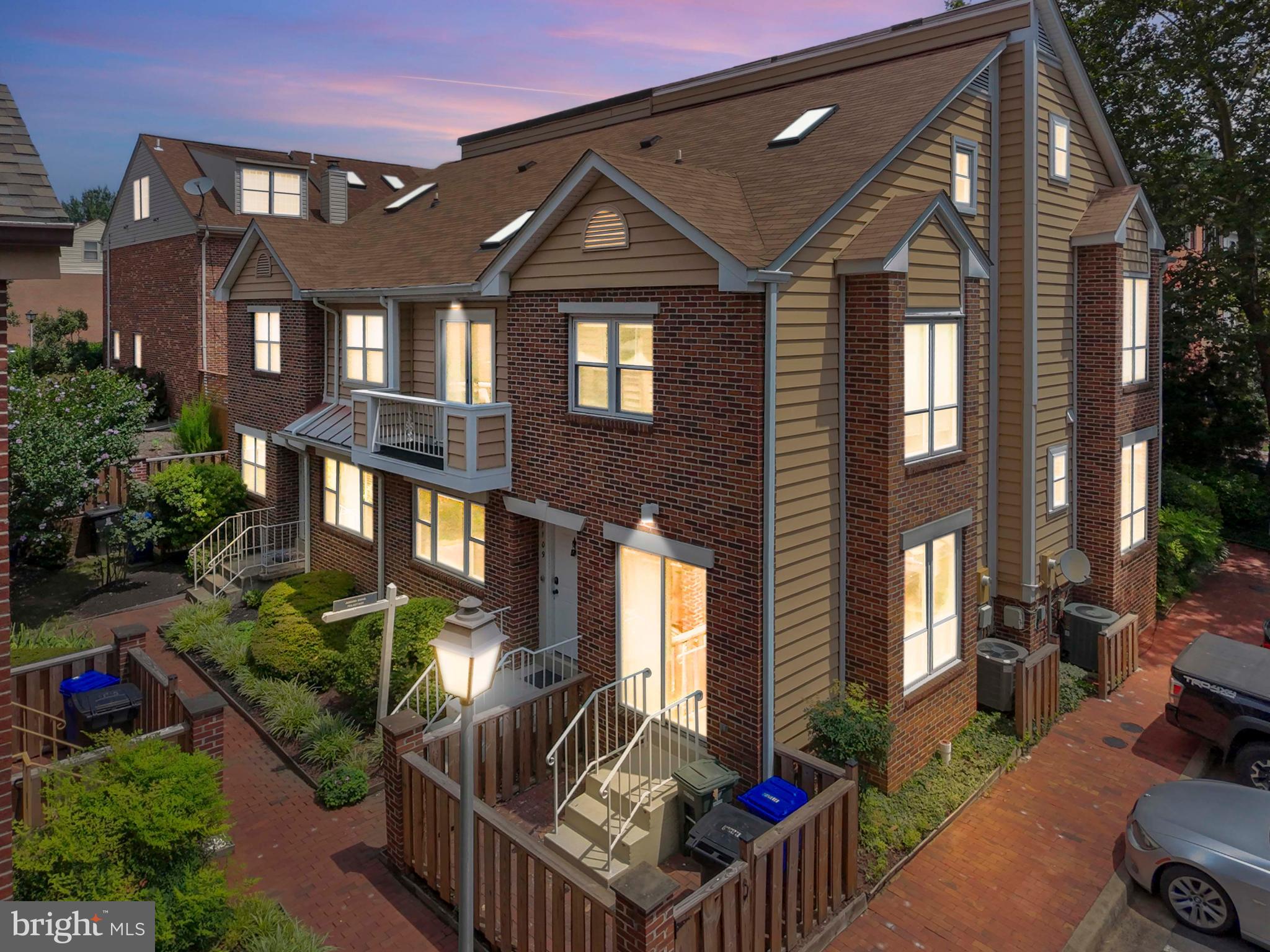 VERNON CORNER - Residential