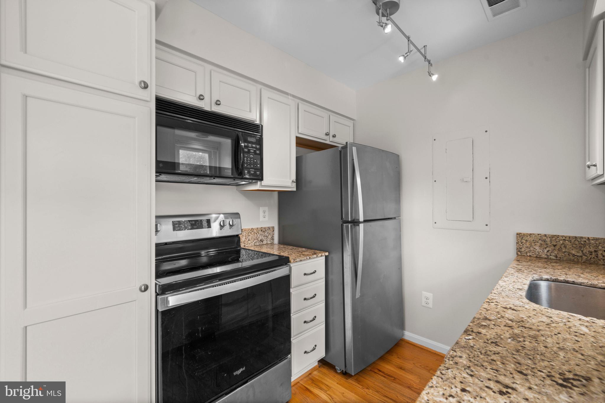 VERNON CORNER - Residential