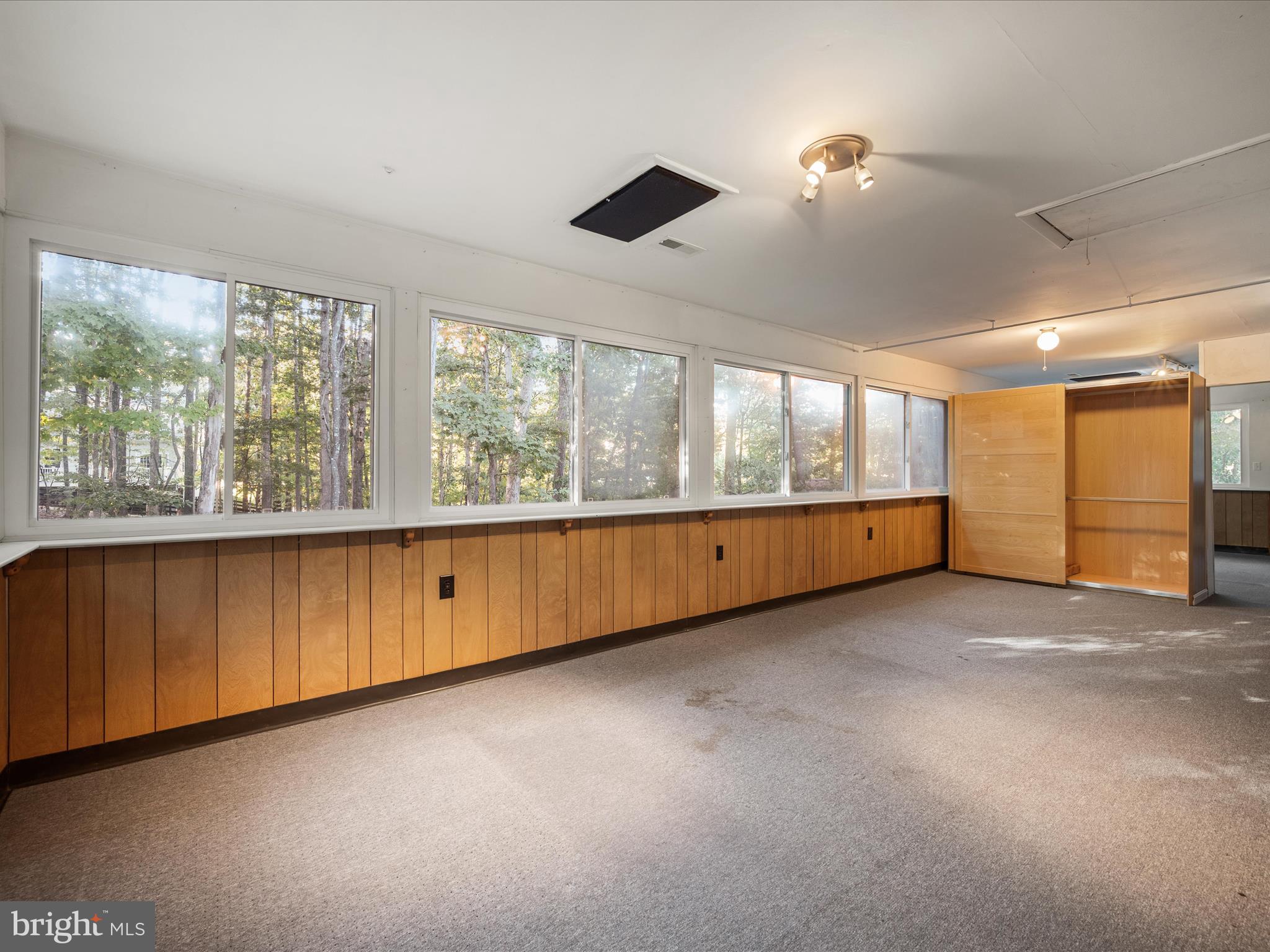 LAKE HOLIDAY ESTATES - Residential