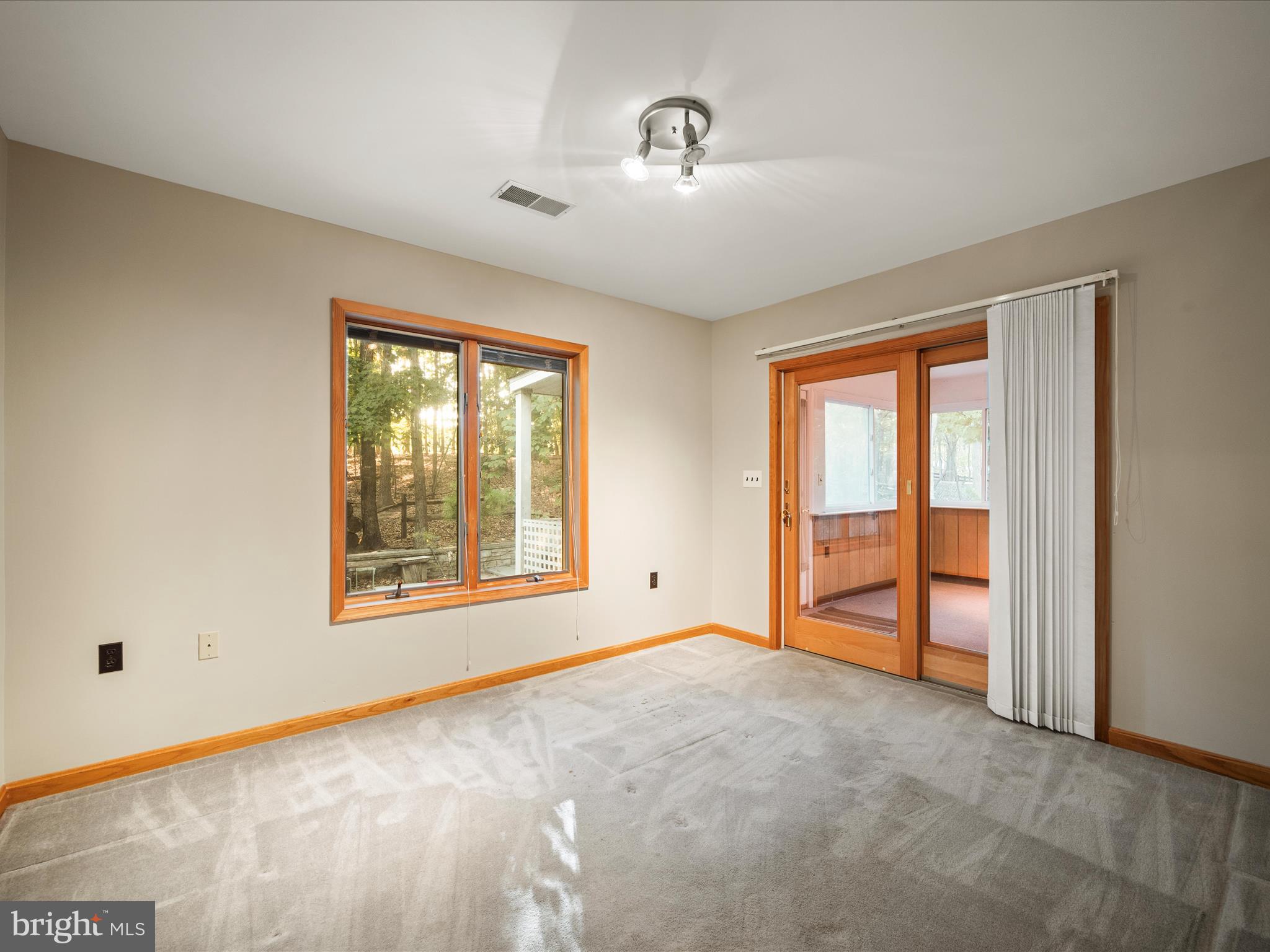 LAKE HOLIDAY ESTATES - Residential