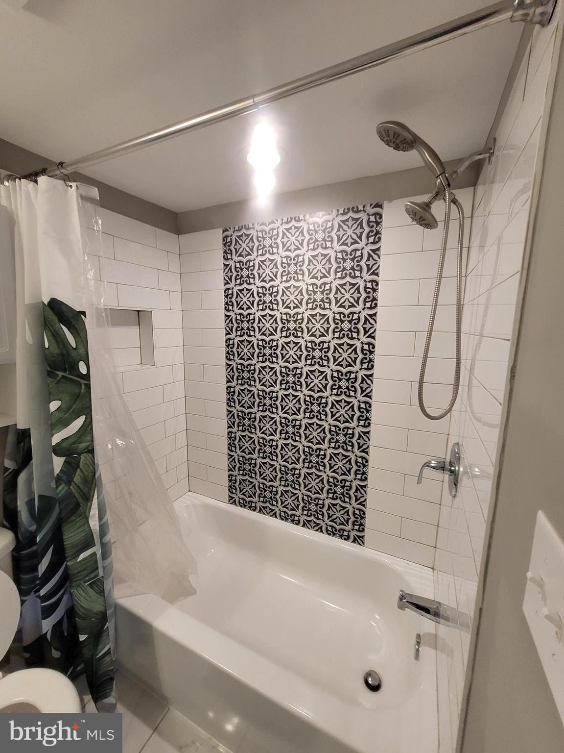UNION SQUARE - Residential Lease
