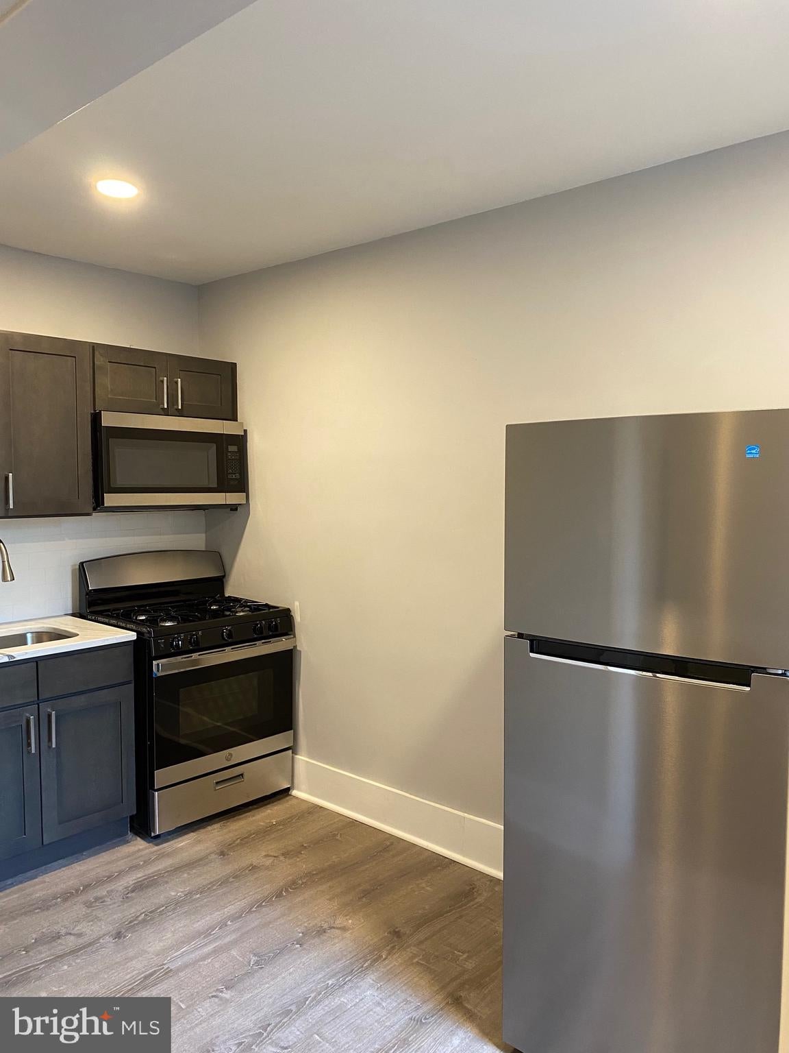 43-45 E CLIVEDEN STREET 405