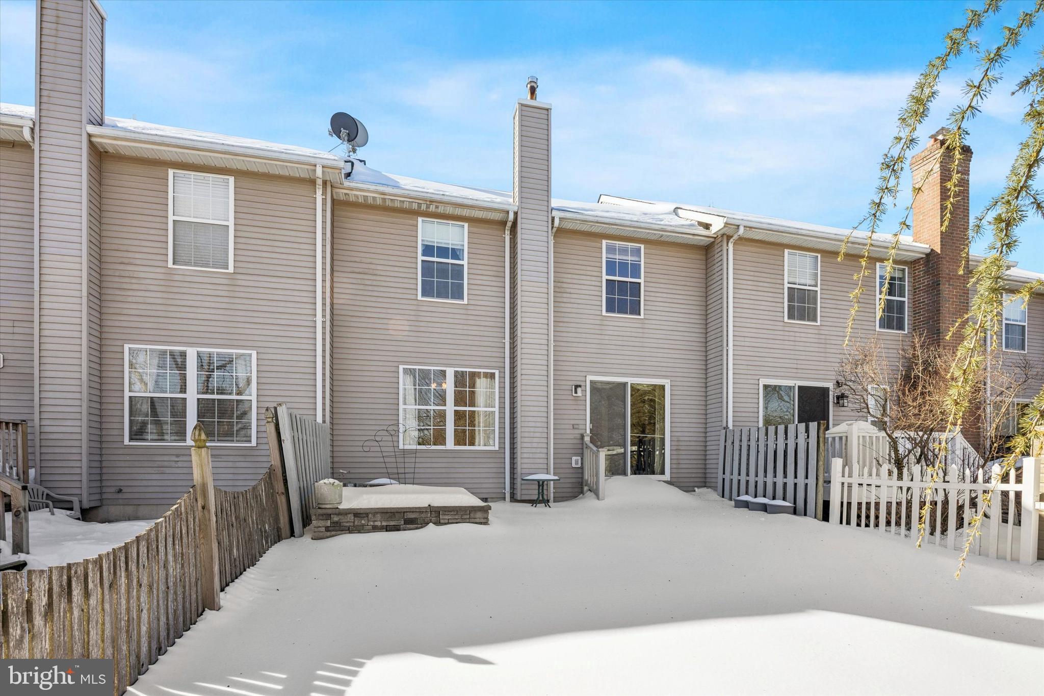 STRAWBERRY FIELDS - Residential