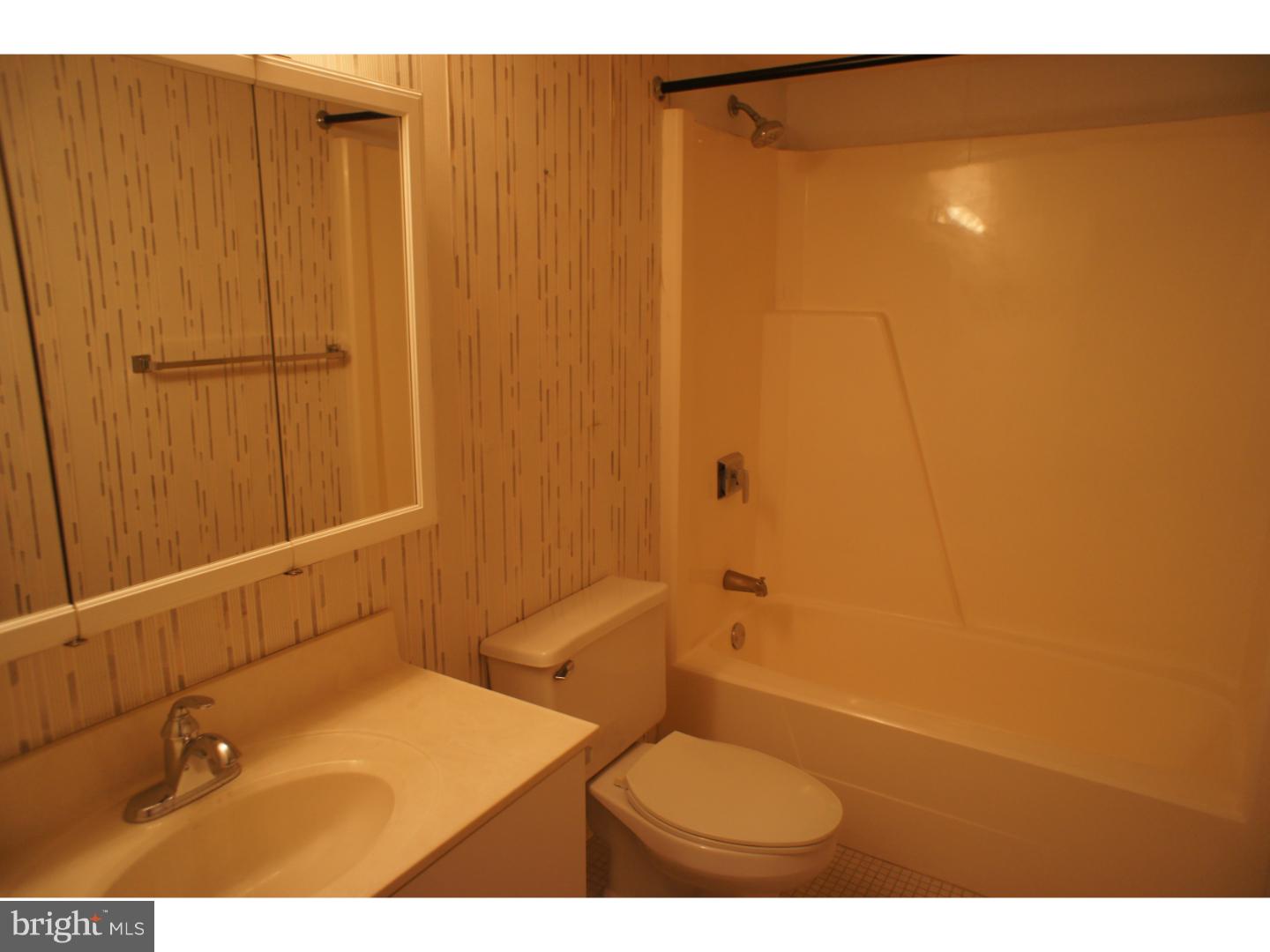 LOGAN SQUARE - Residential Lease