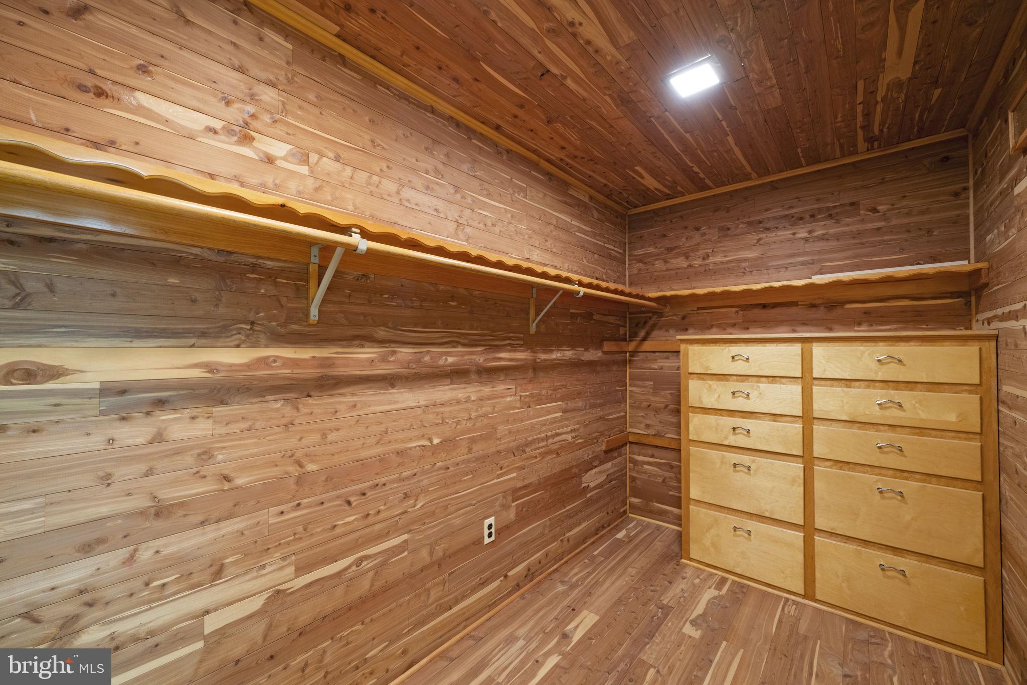 GLEN HILLS - Residential