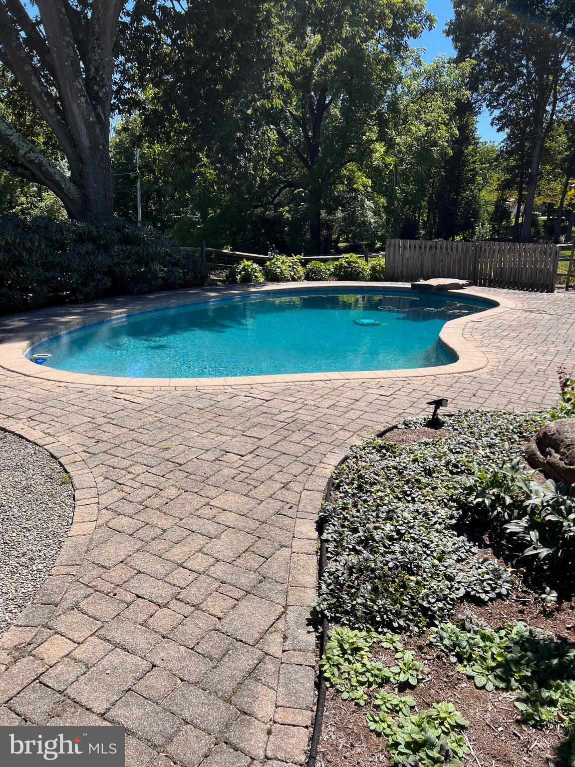 FOX POINTE - Residential