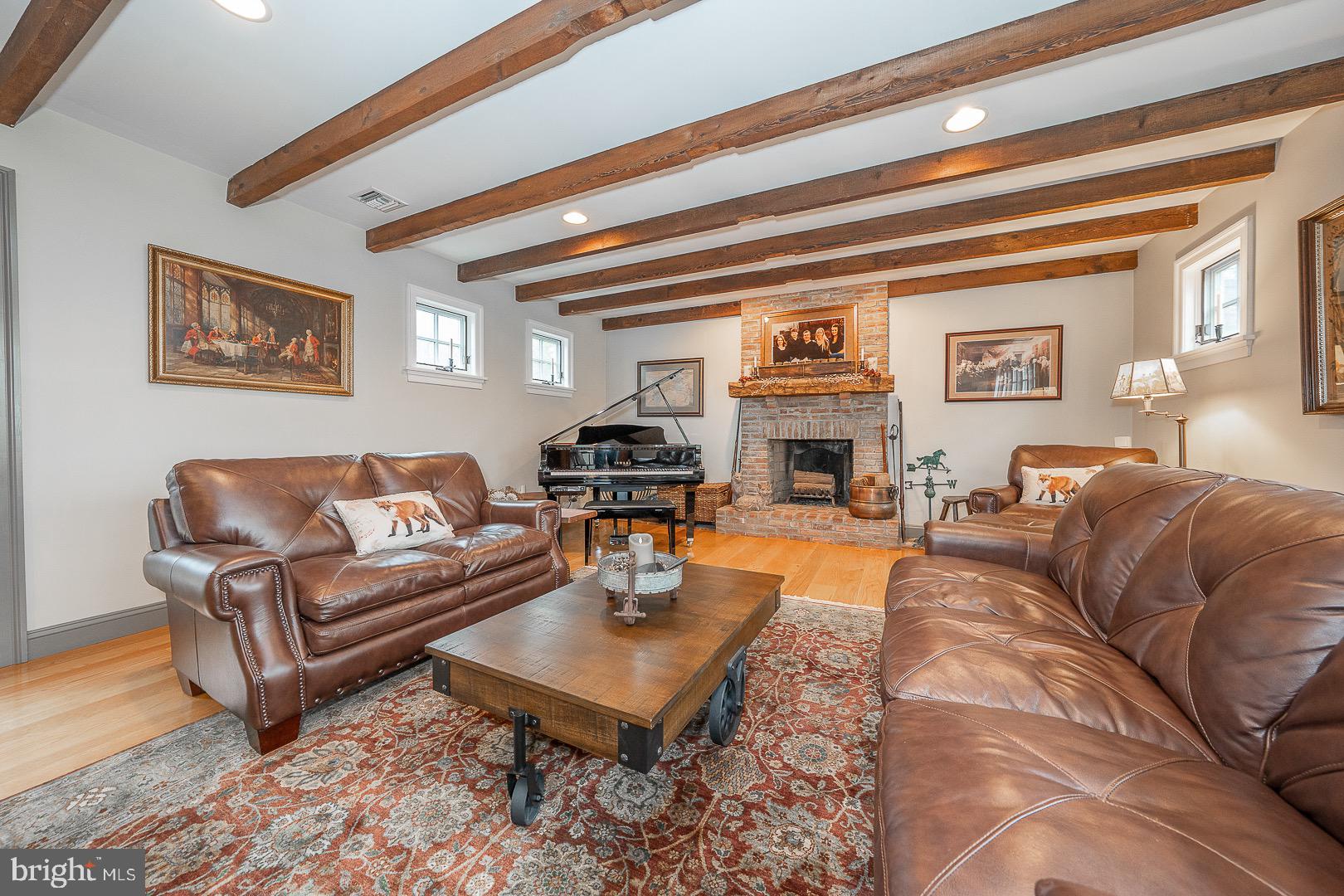 FOX POINTE - Residential