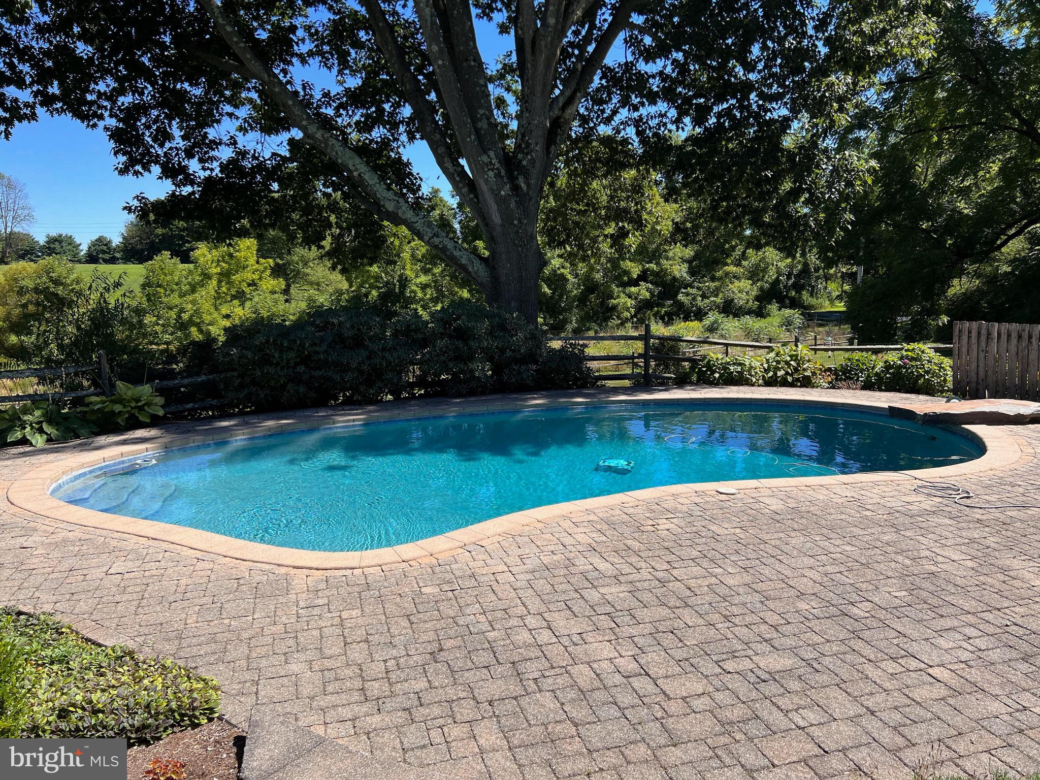 FOX POINTE - Residential