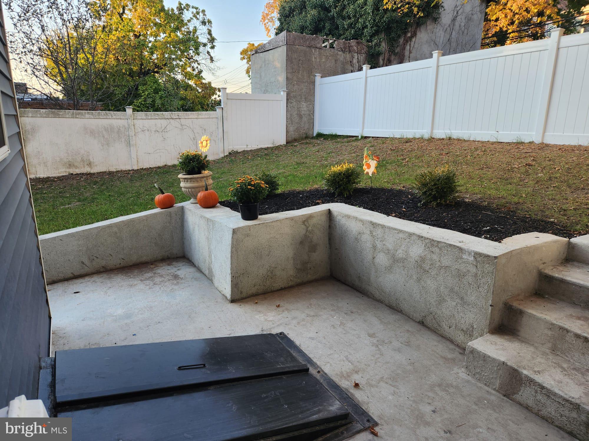 NORRISTOWN - Residential