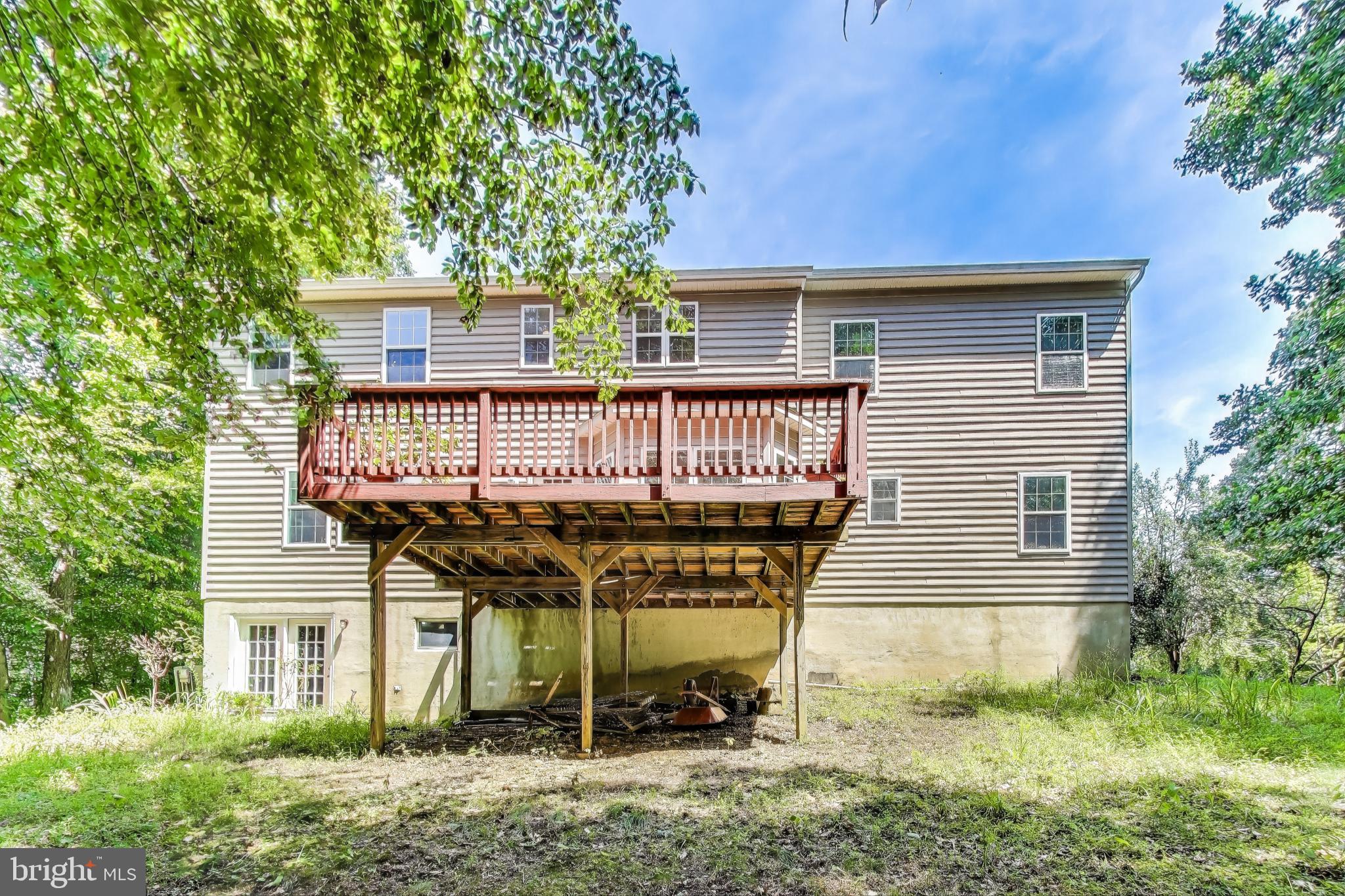 WHISPERING WOODS - Residential