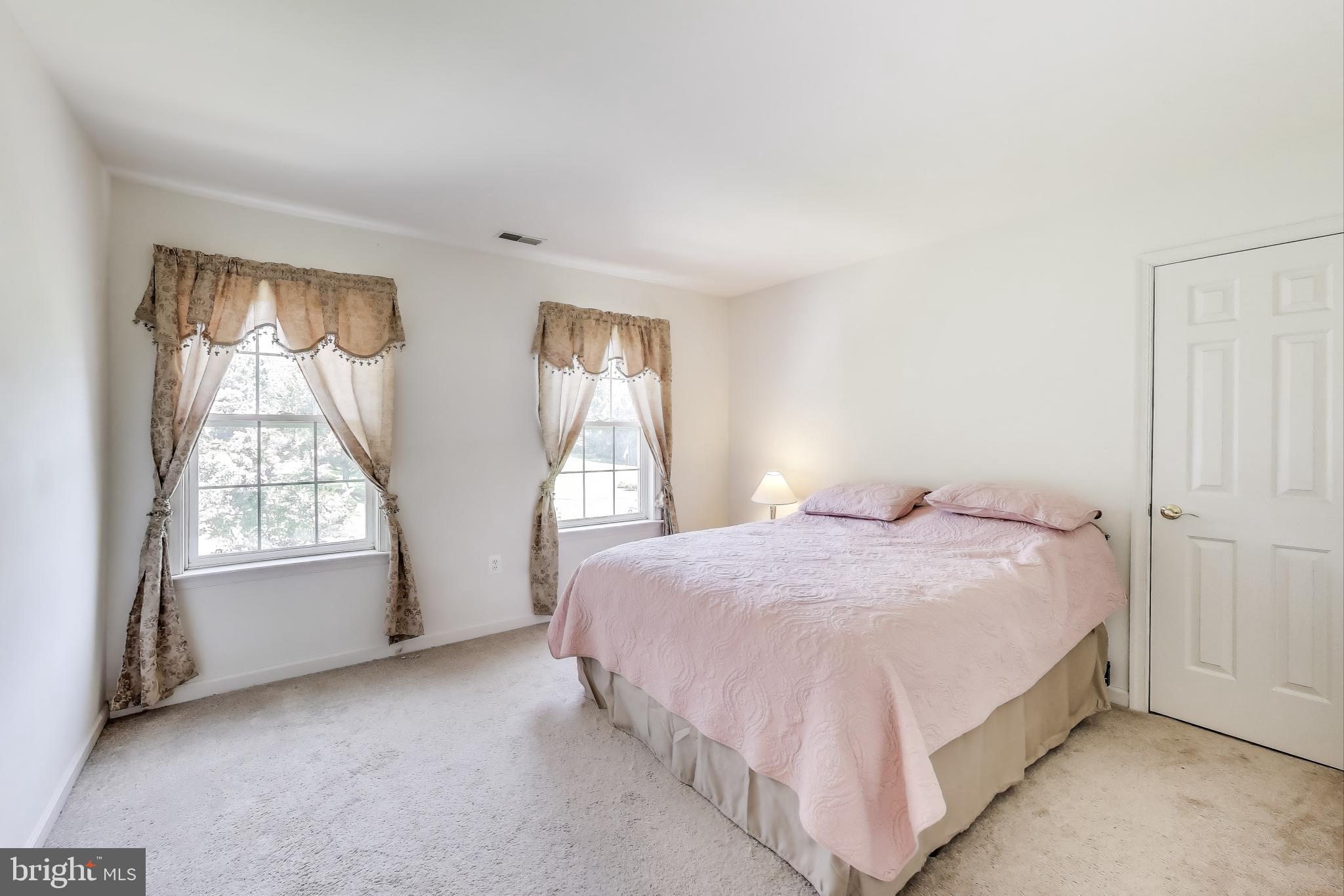 WHISPERING WOODS - Residential