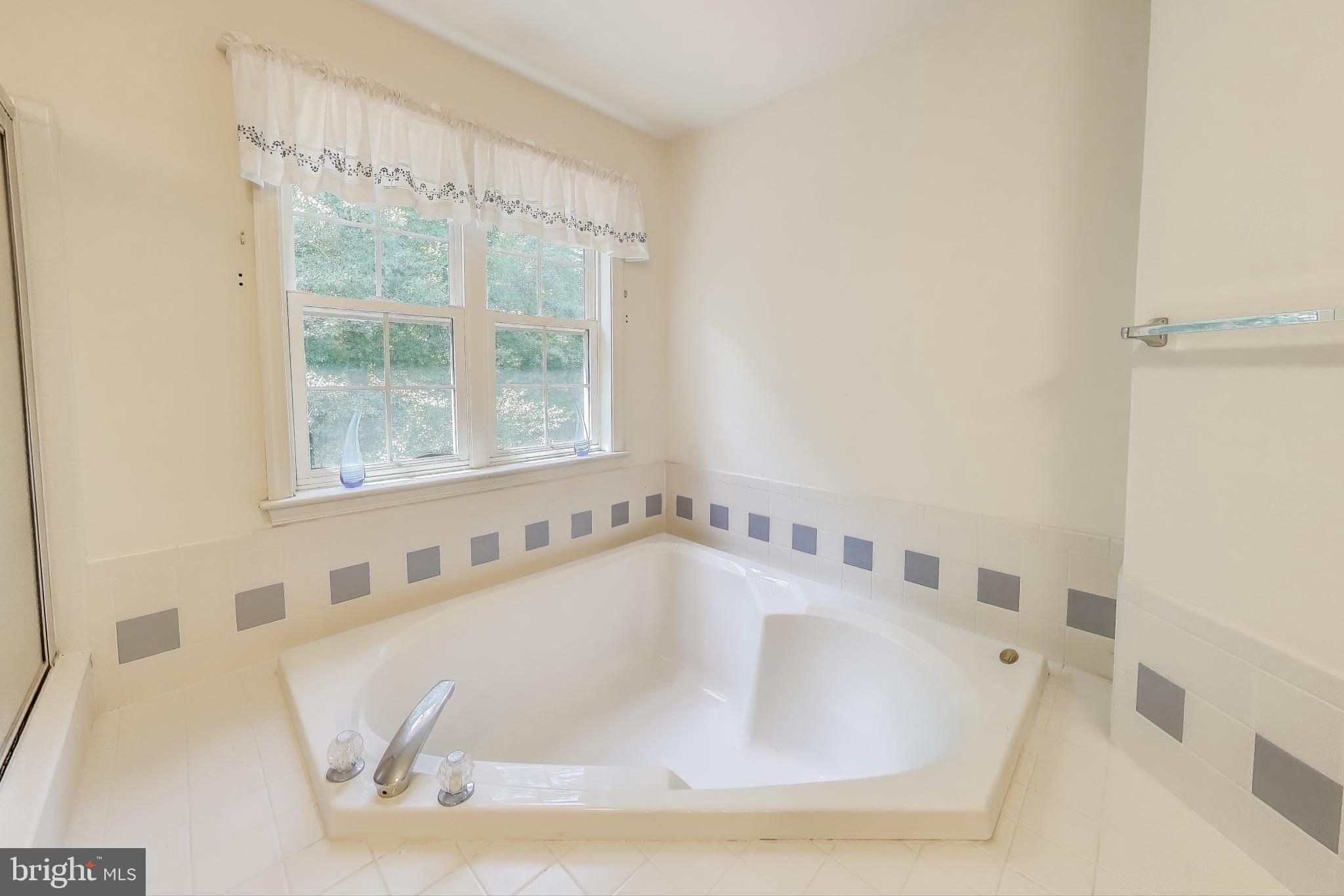 WHISPERING WOODS - Residential