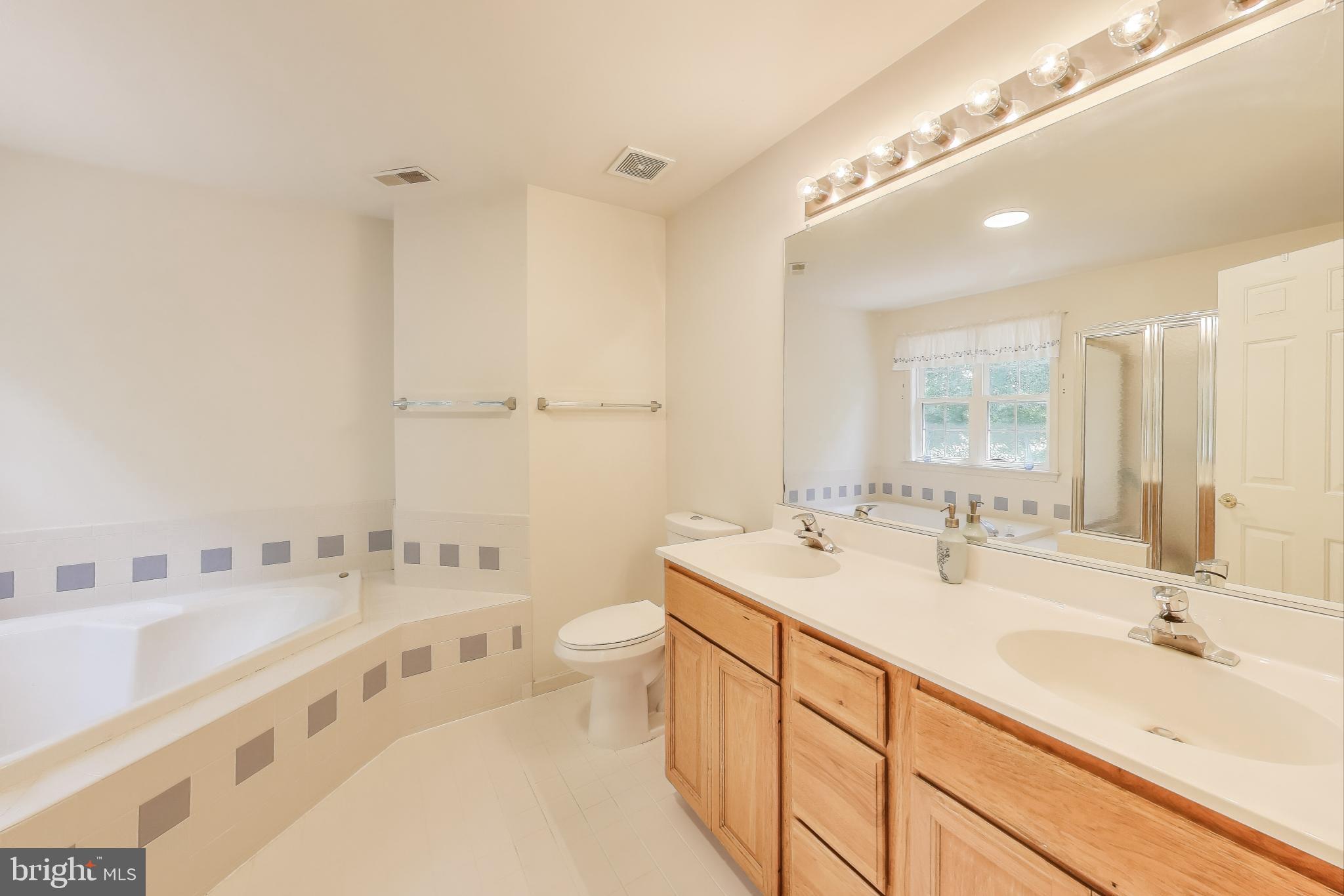 WHISPERING WOODS - Residential