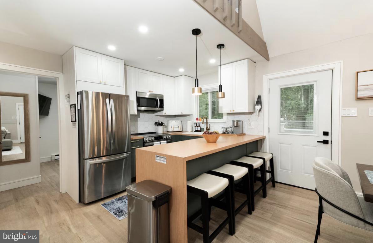 ARROWHEAD LAKES - Residential