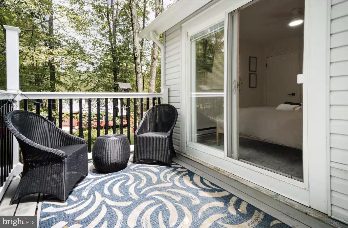 ARROWHEAD LAKES - Residential