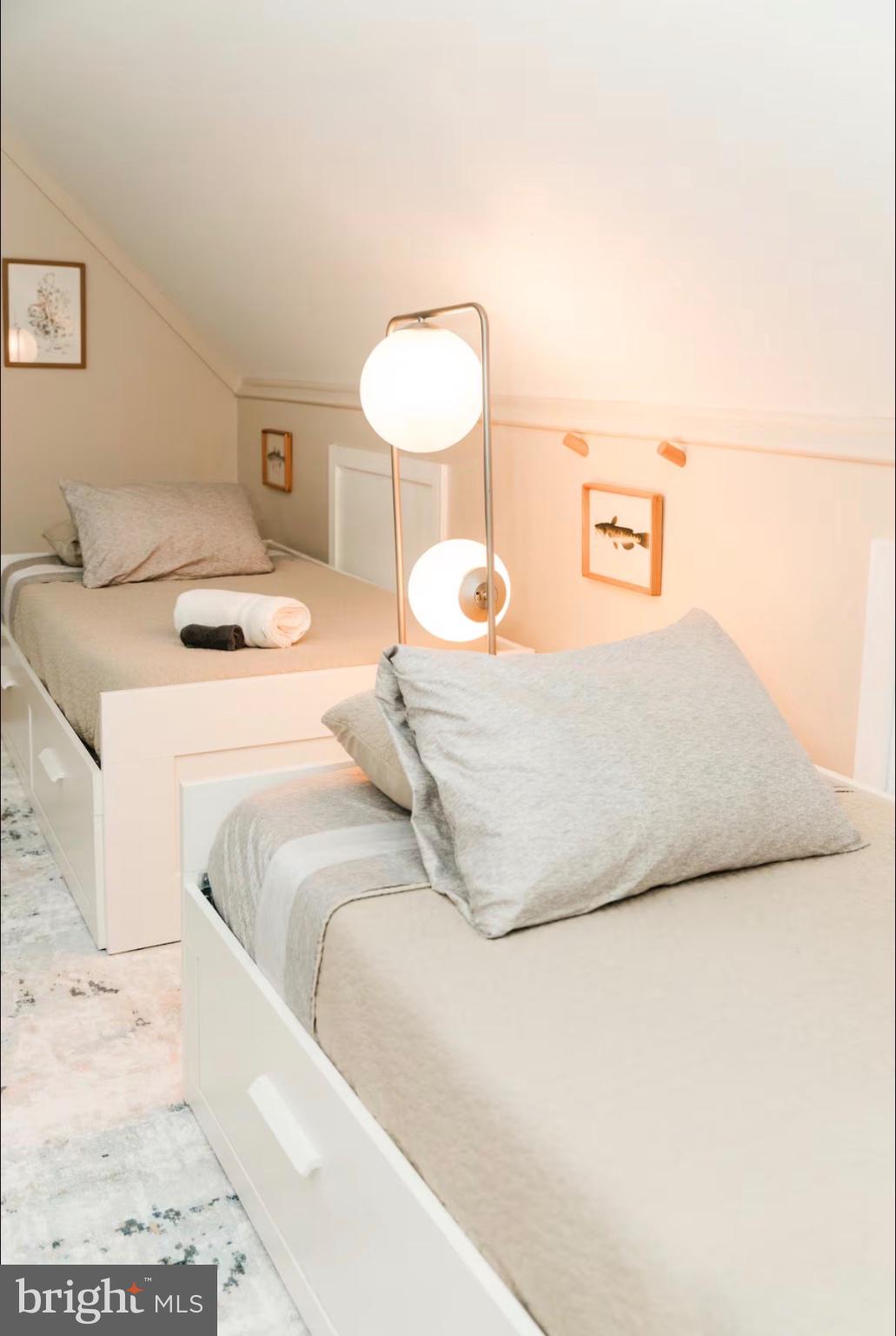 ARROWHEAD LAKES - Residential