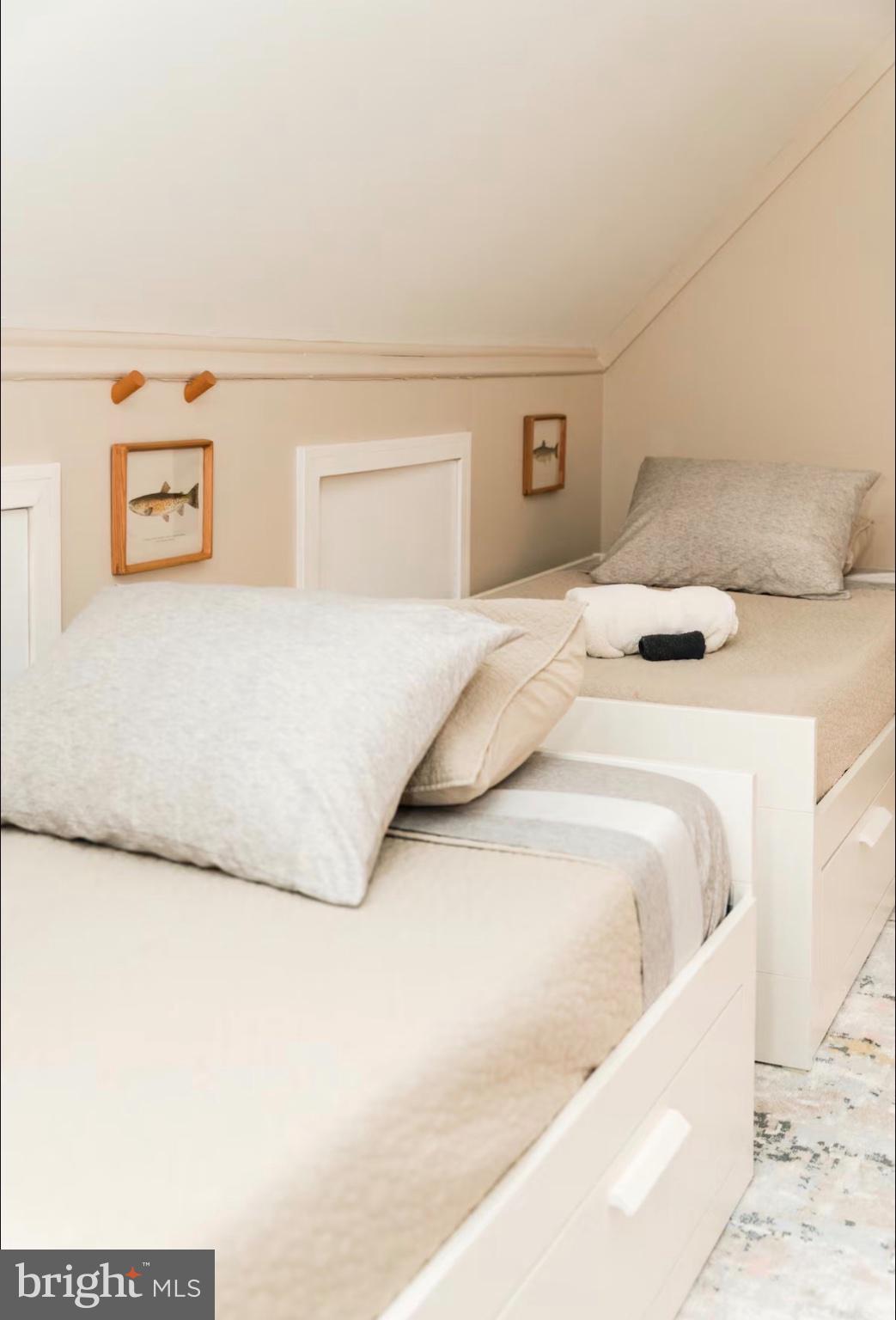 ARROWHEAD LAKES - Residential