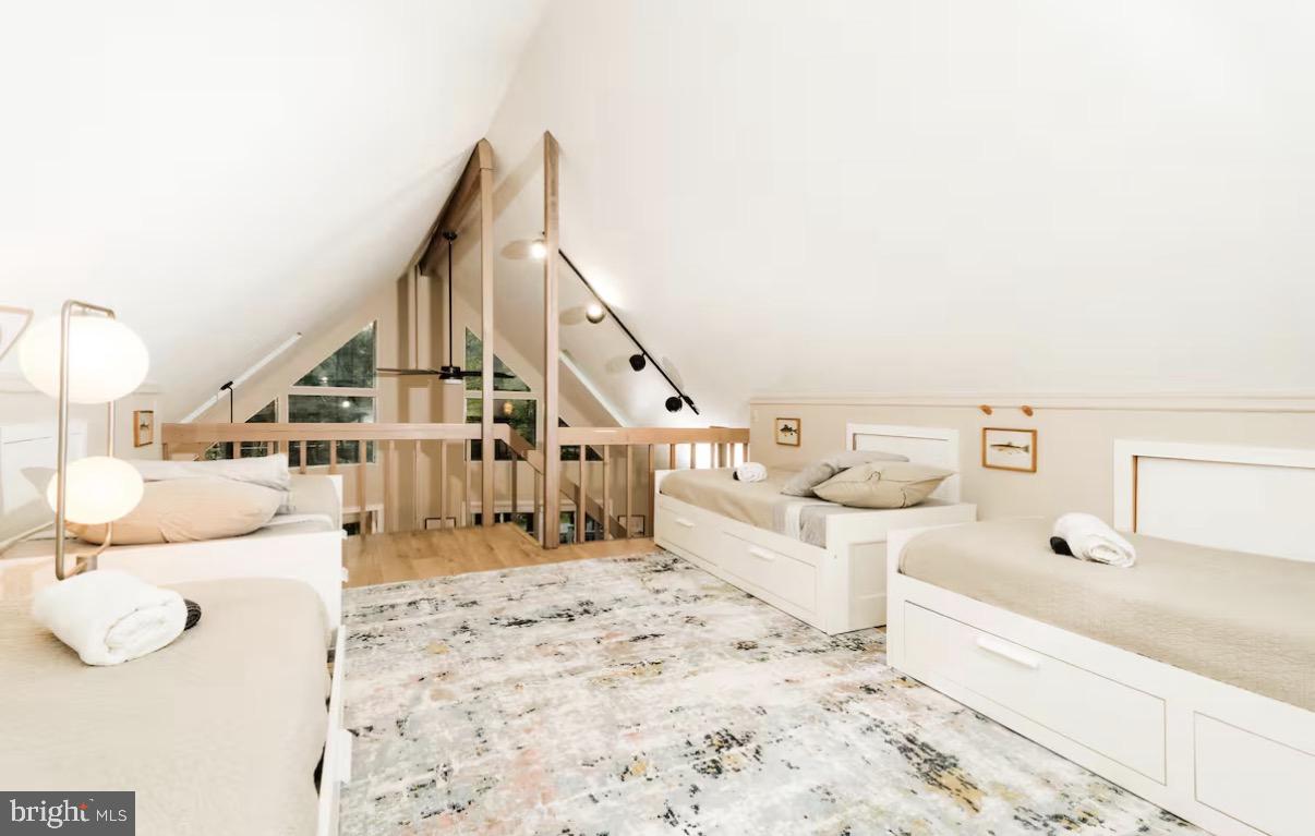 ARROWHEAD LAKES - Residential