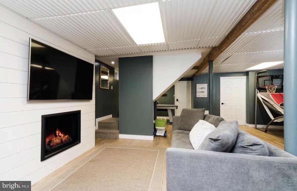 ARROWHEAD LAKES - Residential