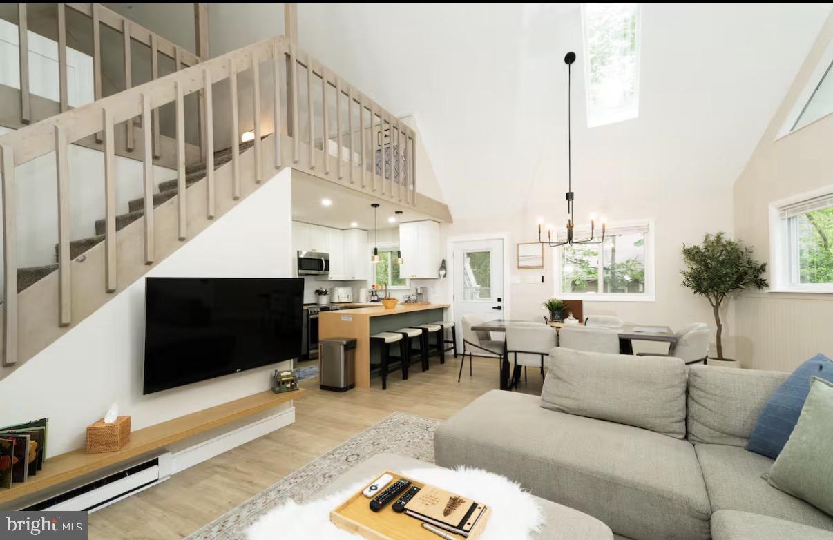 ARROWHEAD LAKES - Residential