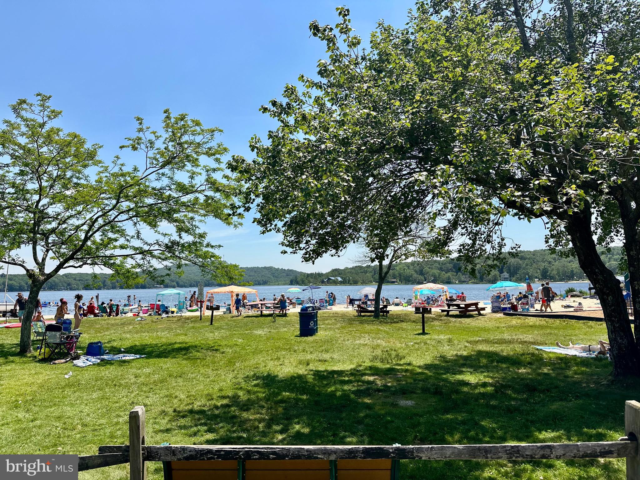 ARROWHEAD LAKES - Residential