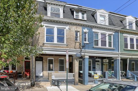 Photo of 319 W Lemon Street, Lancaster, PA 17603 (MLS # PALA2042604)