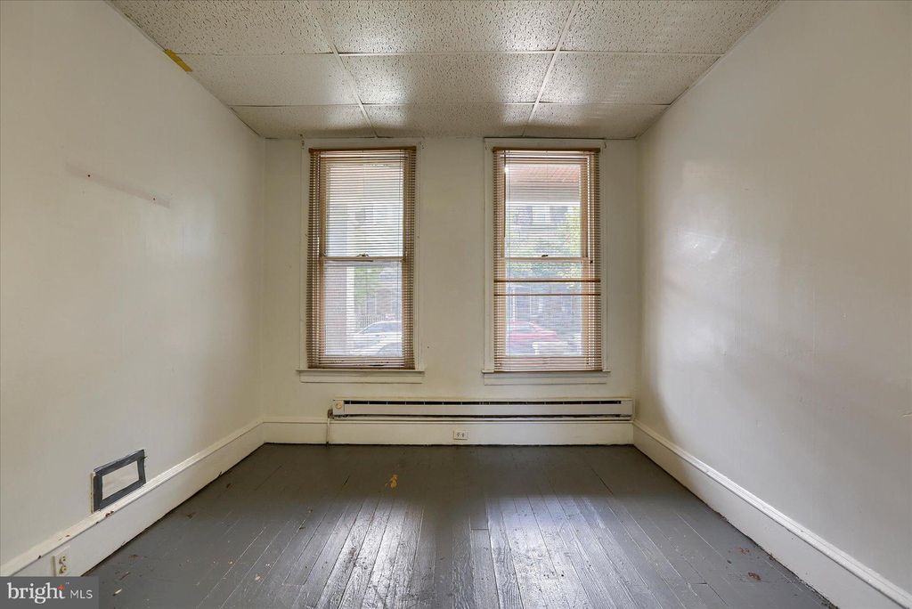 Photo of 319 W Lemon Street, Lancaster, PA 17603 (MLS # PALA2042604)