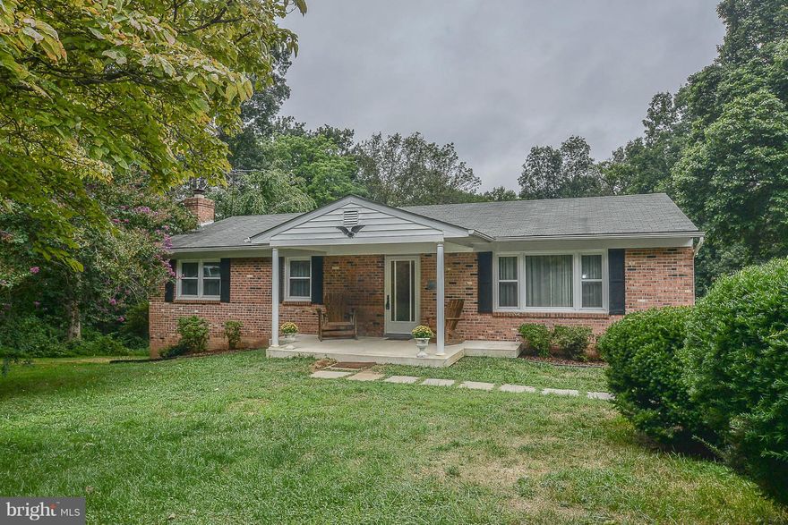 Well maintaned home in Fauquier County.  4 bedrooms, 3 full bath. Windows replaced in 2014. Renovated Master Bath and basement with 4 bedroom and full bathroom. Hardwood floors through must of the main level. Great large lot that backs trees on a quite street. Close to RT29, Warrenton and Gainesville. LOCK ALL DOORS PLEASE