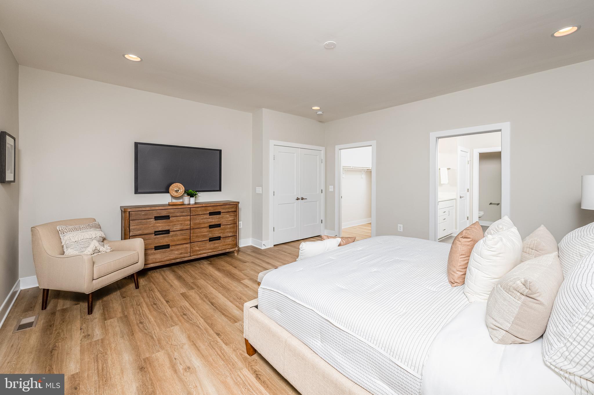 ROCK ISLAND LANDING - Residential